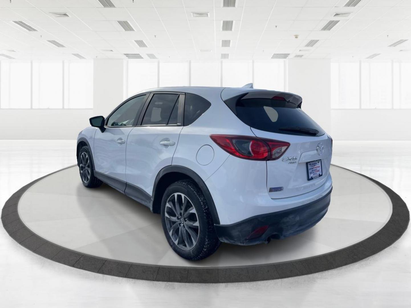 2016 Mazda CX-5 Grand Touring AWD (JM3KE4DY8G0) with an 2.5L L4 DOHC 16V engine, 6-Speed Automatic transmission, located at 1230 East Main St, Xenia, OH, 45385, (937) 908-9800, 39.688042, -83.910538 - Photo#4