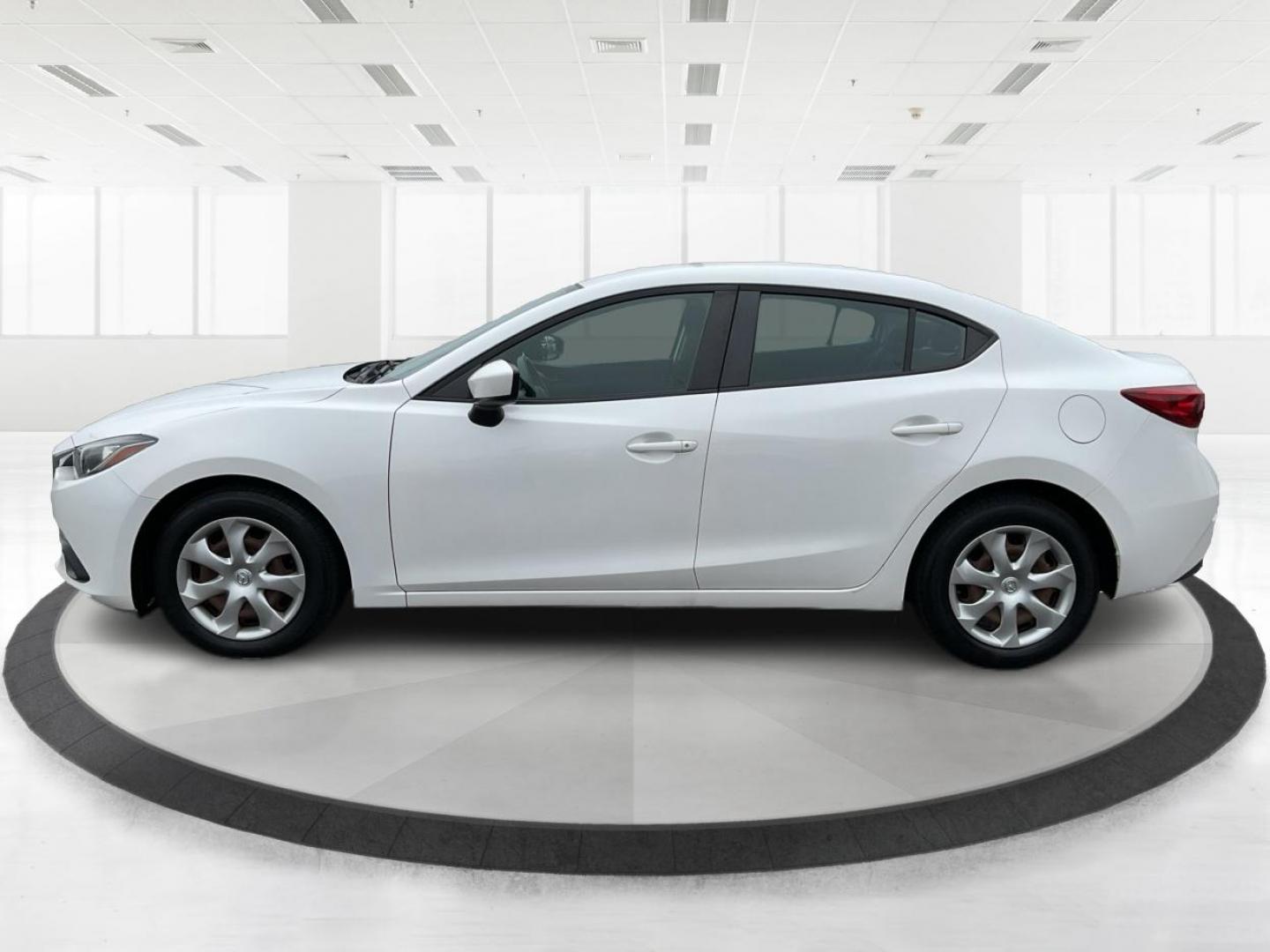 2016 Mazda Mazda3 i Sport (3MZBM1T74GM) with an SKYACTIV-G 2L I-4 gasoline direct injection engine, located at 880 E. National Road, OH, 45377, (937) 908-9800, 39.891918, -84.183975 - Photo#5