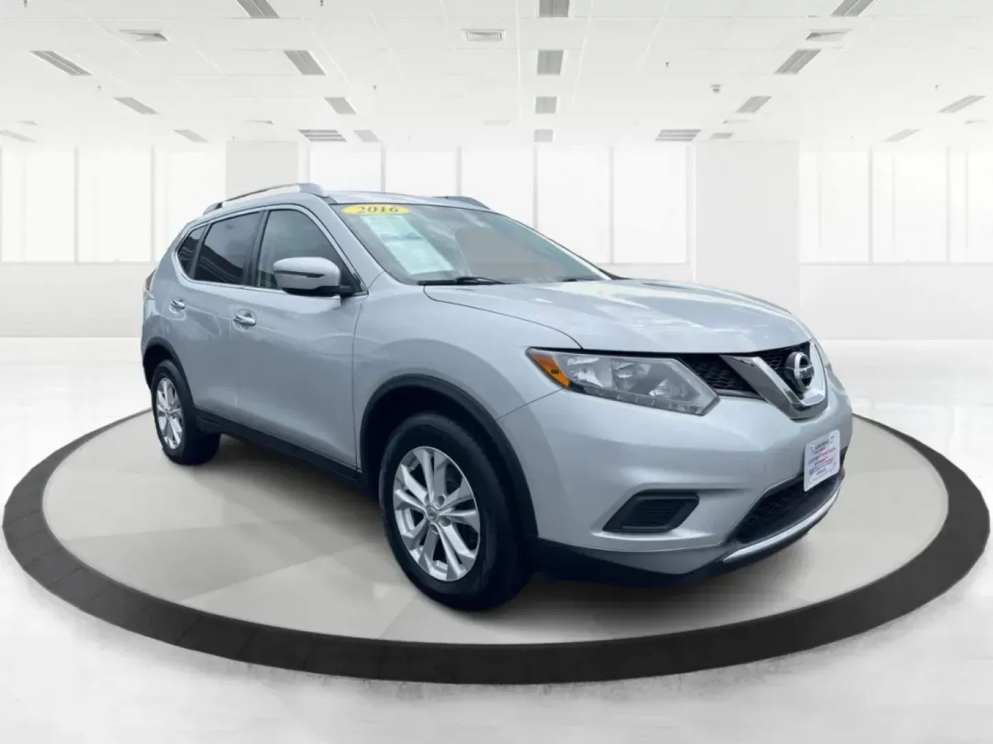 2016 Nissan Rogue SV (KNMAT2MV9GP) with an 2.5L I-4 DOHC engine, located at 4508 South Dixie Dr, Moraine, OH, 45439, (937) 908-9800, 39.807072, -84.031563 - Photo#0