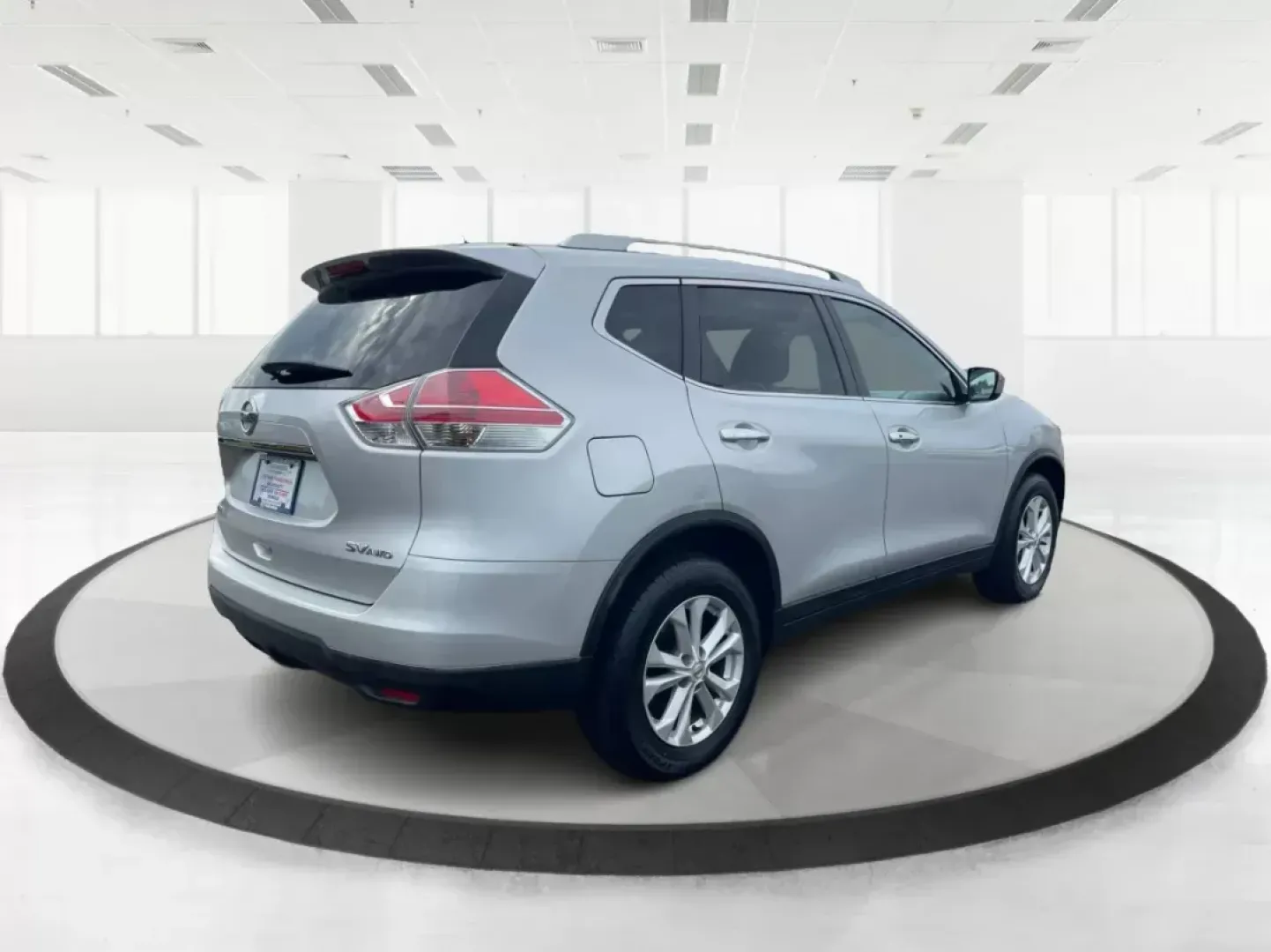 2016 Nissan Rogue SV (KNMAT2MV9GP) with an 2.5L I-4 DOHC engine, located at 4508 South Dixie Dr, Moraine, OH, 45439, (937) 908-9800, 39.807072, -84.031563 - Photo#2