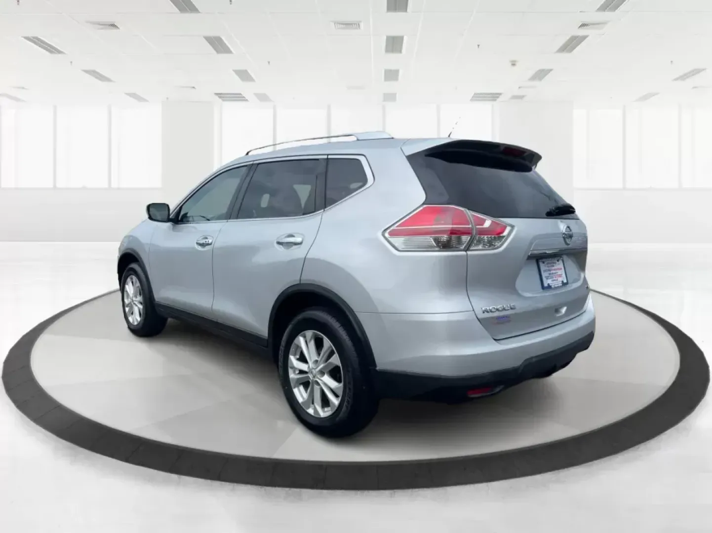 2016 Nissan Rogue SV (KNMAT2MV9GP) with an 2.5L I-4 DOHC engine, located at 4508 South Dixie Dr, Moraine, OH, 45439, (937) 908-9800, 39.807072, -84.031563 - Photo#4