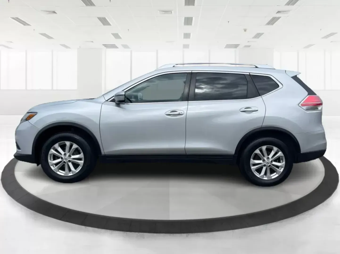 2016 Nissan Rogue SV (KNMAT2MV9GP) with an 2.5L I-4 DOHC engine, located at 4508 South Dixie Dr, Moraine, OH, 45439, (937) 908-9800, 39.807072, -84.031563 - Photo#5