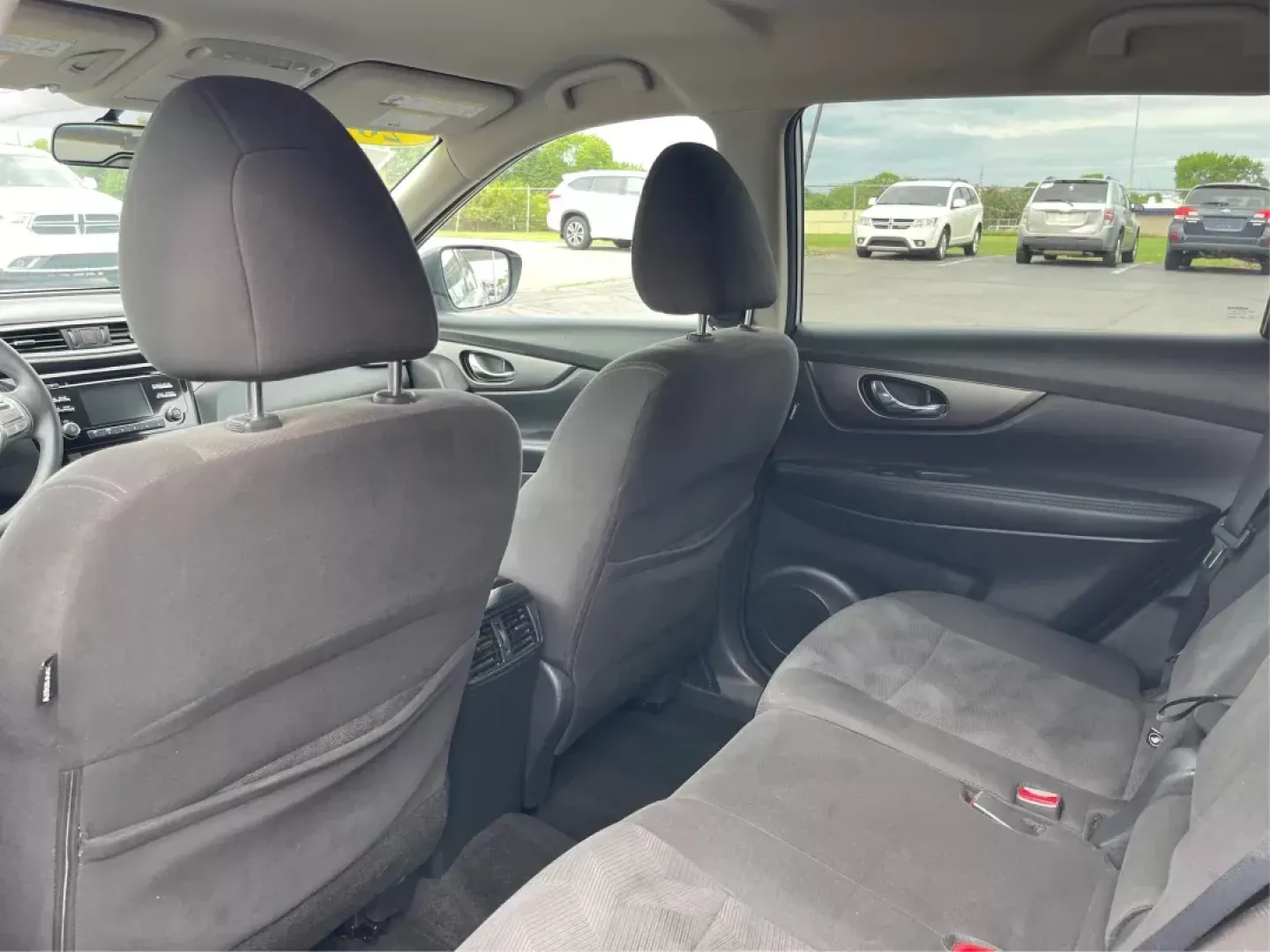 2016 Nissan Rogue SV (KNMAT2MV9GP) with an 2.5L I-4 DOHC engine, located at 4508 South Dixie Dr, Moraine, OH, 45439, (937) 908-9800, 39.807072, -84.031563 - Photo#9