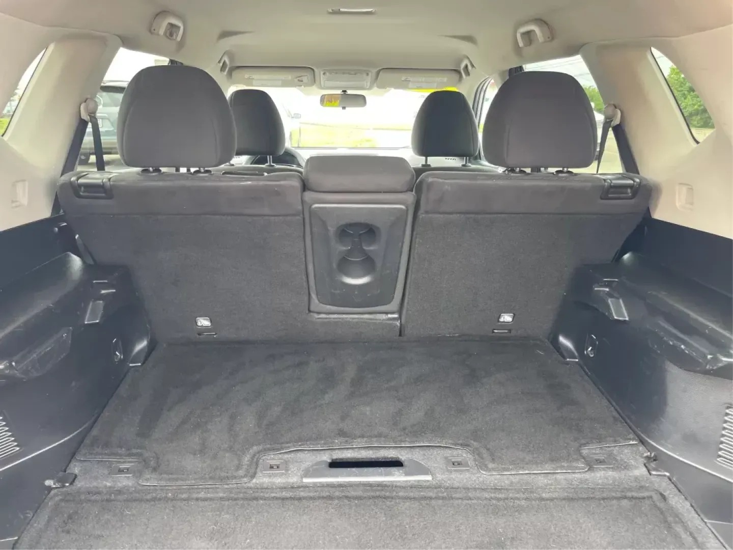 2016 Nissan Rogue SV (KNMAT2MV9GP) with an 2.5L I-4 DOHC engine, located at 4508 South Dixie Dr, Moraine, OH, 45439, (937) 908-9800, 39.807072, -84.031563 - Photo#11