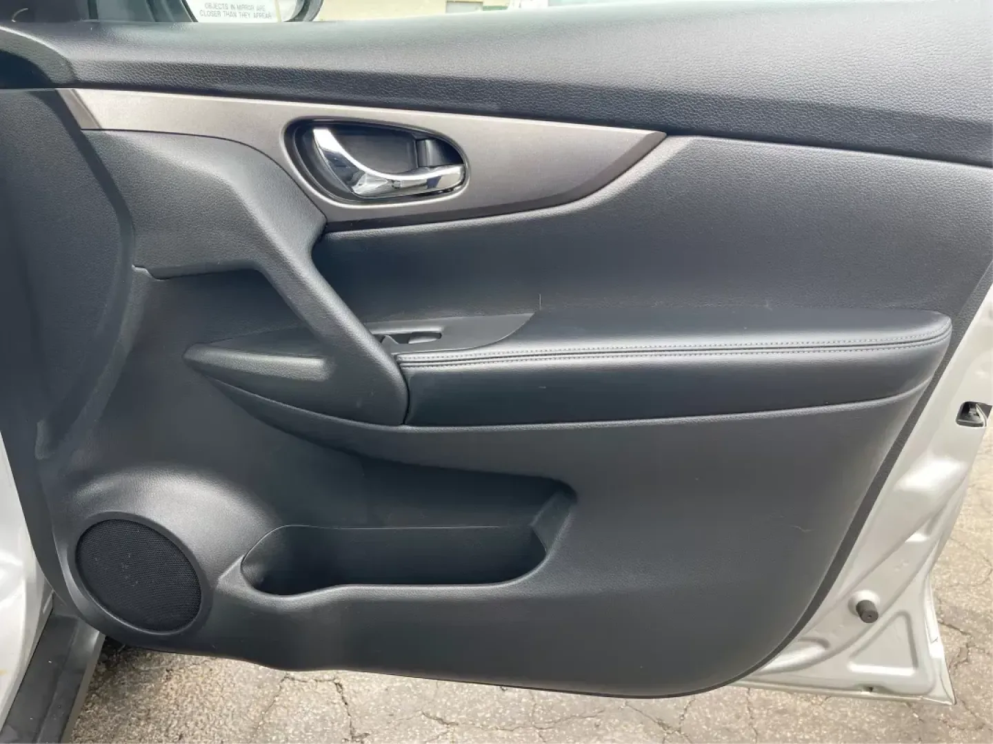 2016 Nissan Rogue SV (KNMAT2MV9GP) with an 2.5L I-4 DOHC engine, located at 4508 South Dixie Dr, Moraine, OH, 45439, (937) 908-9800, 39.807072, -84.031563 - Photo#19
