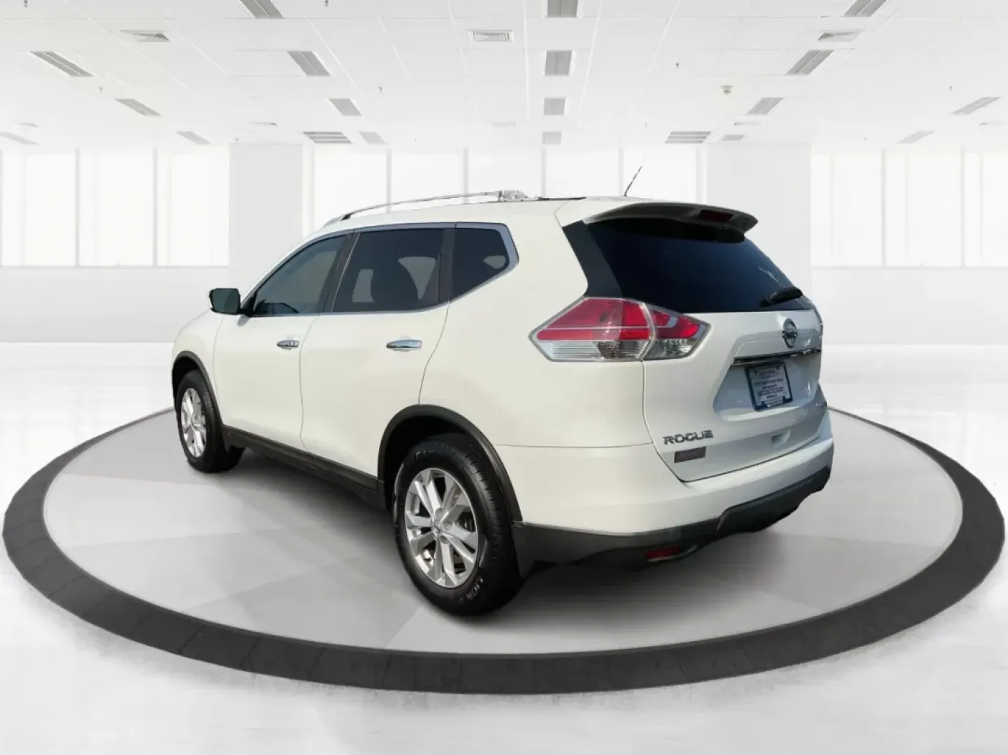 2016 Nissan Rogue SV (KNMAT2MV5GP) with an 2.5L I-4 DOHC engine, located at 8750 N County Rd 25A, Piqua, OH, 45356, (937) 908-9800, 40.164391, -84.232513 - **Explore New Adventures with the 2016 Nissan Rogue SV Perfect for Family Trips and Daily Commutes!**<br /> <br /> If you're on the lookout for a reliable SUV that can keep up with your active lifestyle, look no further than the stunning 2016 Nissan Rogue SV available at Advantage Car and Credit - - Photo#4