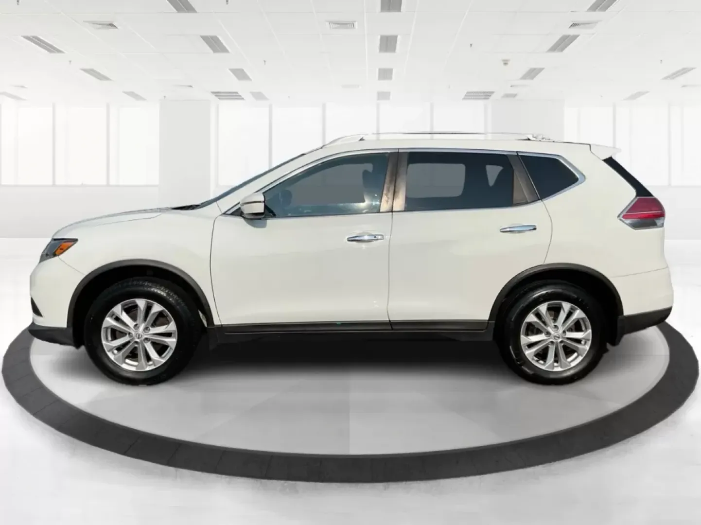 2016 Nissan Rogue SV (KNMAT2MV5GP) with an 2.5L I-4 DOHC engine, located at 8750 N County Rd 25A, Piqua, OH, 45356, (937) 908-9800, 40.164391, -84.232513 - **Explore New Adventures with the 2016 Nissan Rogue SV Perfect for Family Trips and Daily Commutes!**<br /> <br /> If you're on the lookout for a reliable SUV that can keep up with your active lifestyle, look no further than the stunning 2016 Nissan Rogue SV available at Advantage Car and Credit - - Photo#5