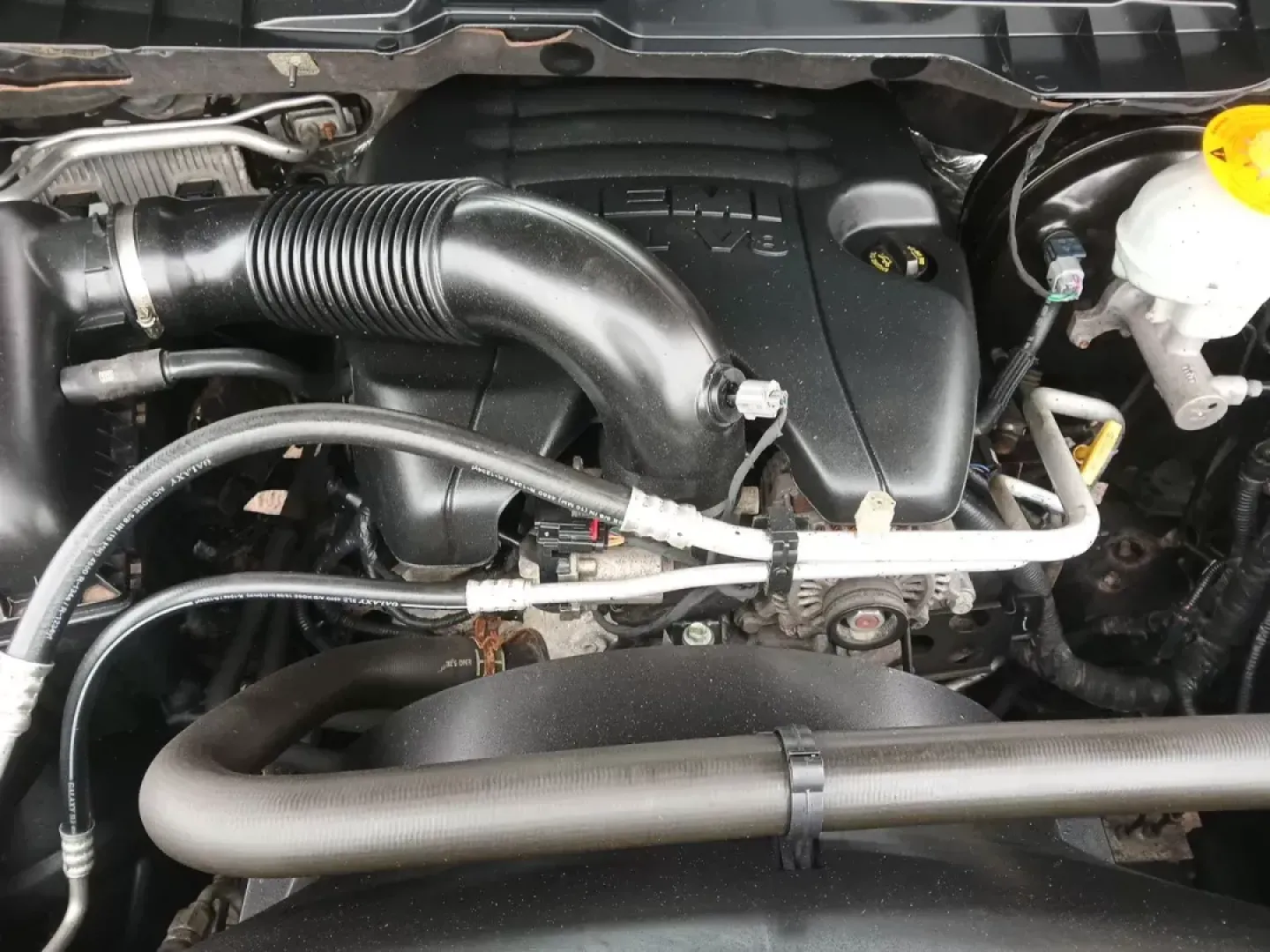 2016 Ram 1500 Sport Crew Cab SWB 4WD (1C6RR7MT8GS) with an 5.7L V8 OHV 16V engine, 8-Speed Automatic transmission, located at 401 Woodman Dr, Riverside, OH, 45431, (937) 908-9800, 39.761024, -84.120956 - Photo#10