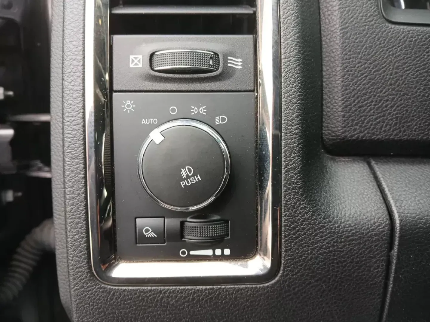 2016 Ram 1500 Sport Crew Cab SWB 4WD (1C6RR7MT8GS) with an 5.7L V8 OHV 16V engine, 8-Speed Automatic transmission, located at 401 Woodman Dr, Riverside, OH, 45431, (937) 908-9800, 39.761024, -84.120956 - Photo#15