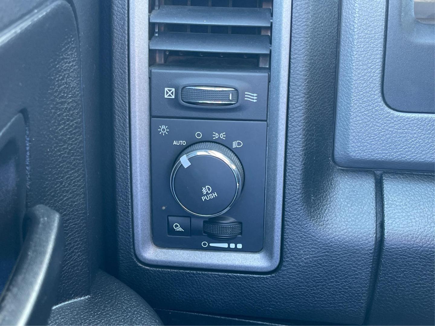 2016 Ram 1500 Express (1C6RR7FTXGS) with an HEMI 5.7L V-8 variable valve control engine, located at 1230 East Main St, Xenia, OH, 45385, (937) 908-9800, 39.688042, -83.910538 - Photo#16