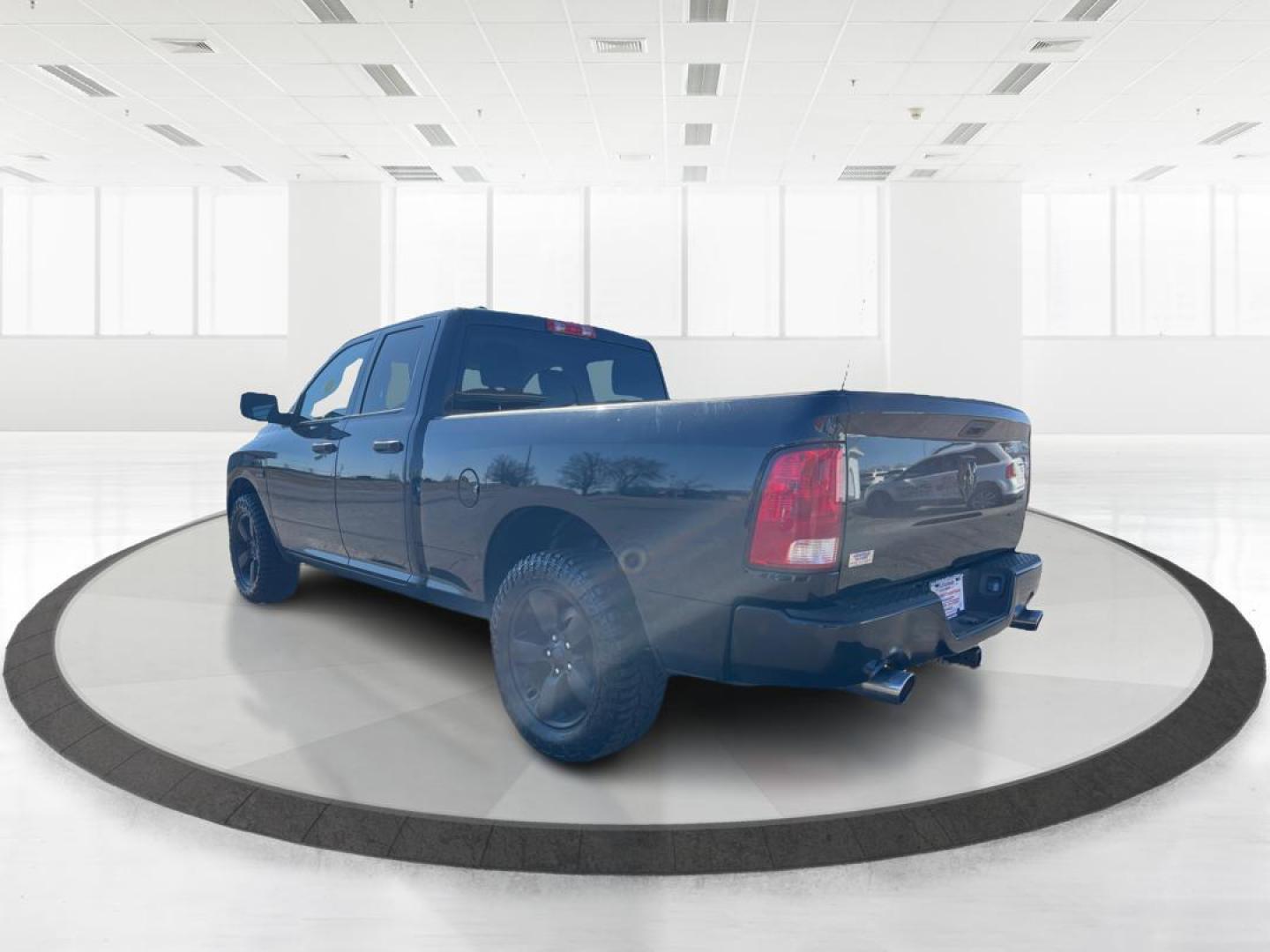 2016 Ram 1500 Express (1C6RR7FTXGS) with an HEMI 5.7L V-8 variable valve control engine, located at 1230 East Main St, Xenia, OH, 45385, (937) 908-9800, 39.688042, -83.910538 - Photo#4