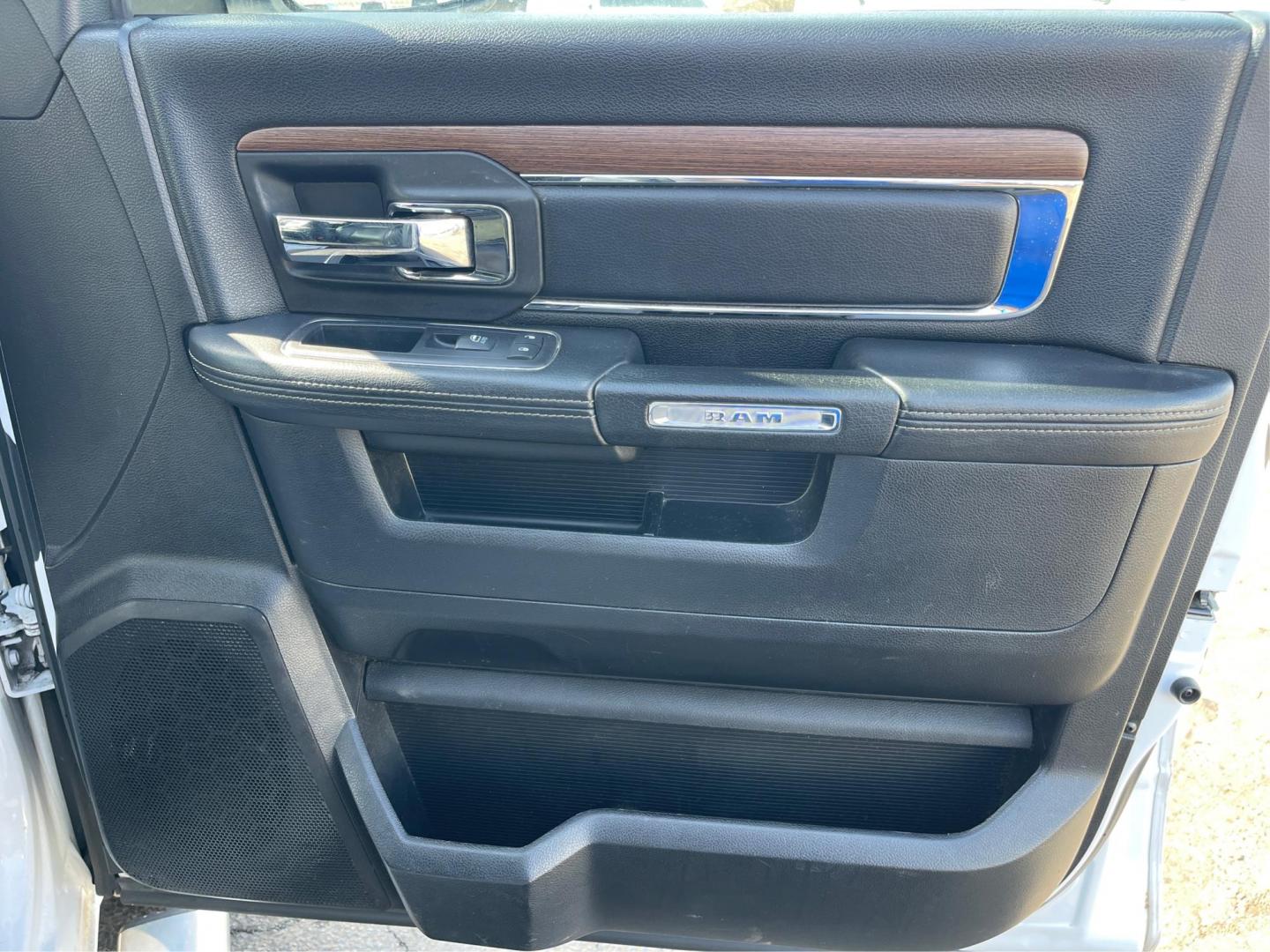 2016 Ram 1500 Laramie (1C6RR7NTXGS) with an Other engine, located at 1230 East Main St, Xenia, OH, 45385, (937) 908-9800, 39.688042, -83.910538 - Photo#18