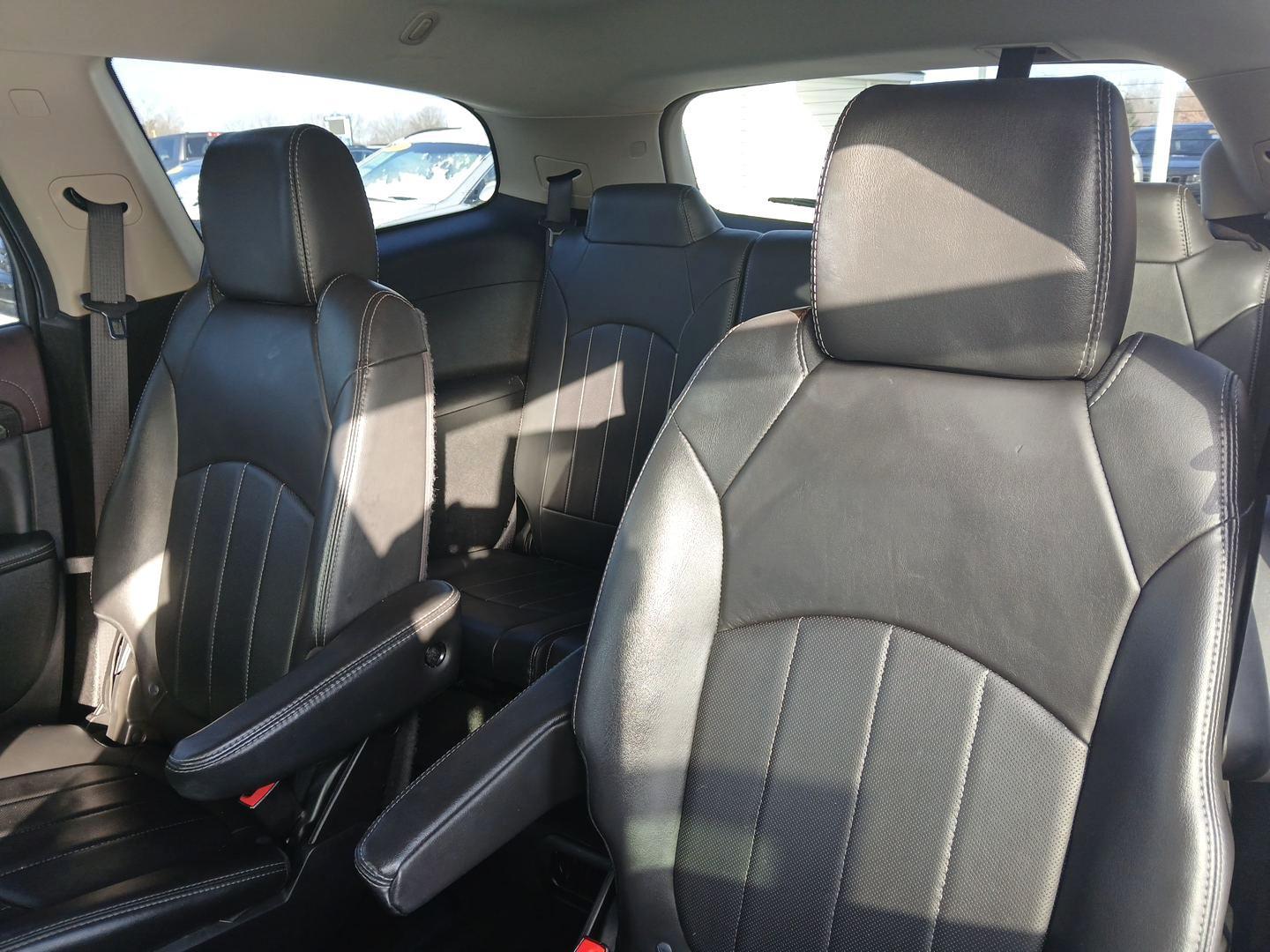 2017 Buick Enclave Leather FWD (5GAKRBKD2HJ) with an 3.6L V6 DOHC 24V engine, 6-Speed Automatic Overdrive transmission, located at 880 E. National Road, OH, 45377, (937) 908-9800, 39.891918, -84.183975 - Photo#9