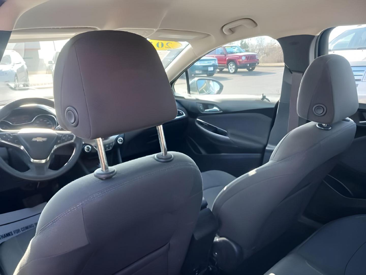 2017 Chevrolet Cruze LT Auto (3G1BE5SM0HS) with an 1.4L L4 DOHC 16V TURBO engine, 6-Speed Automatic transmission, located at 4508 South Dixie Dr, Moraine, OH, 45439, (937) 908-9800, 39.807072, -84.031563 - Photo#9