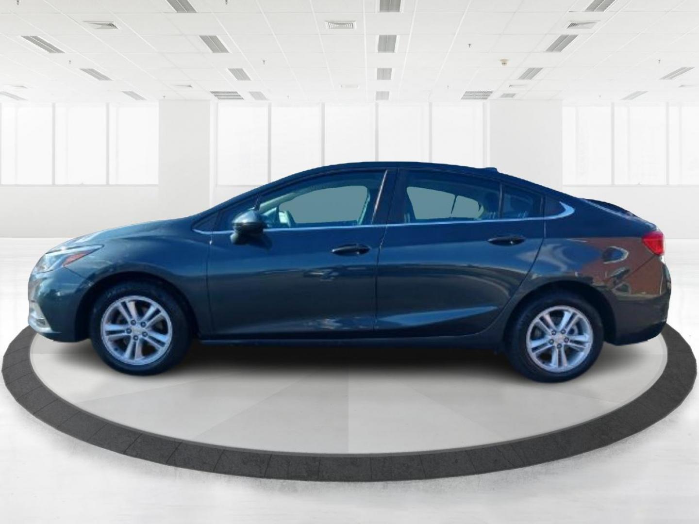 2017 Chevrolet Cruze LT Auto (3G1BE5SM0HS) with an 1.4L L4 DOHC 16V TURBO engine, 6-Speed Automatic transmission, located at 4508 South Dixie Dr, Moraine, OH, 45439, (937) 908-9800, 39.807072, -84.031563 - Photo#3