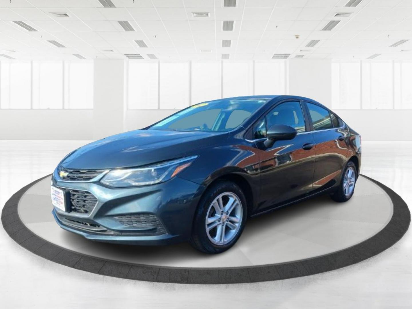 2017 Chevrolet Cruze LT Auto (3G1BE5SM0HS) with an 1.4L L4 DOHC 16V TURBO engine, 6-Speed Automatic transmission, located at 4508 South Dixie Dr, Moraine, OH, 45439, (937) 908-9800, 39.807072, -84.031563 - Photo#5