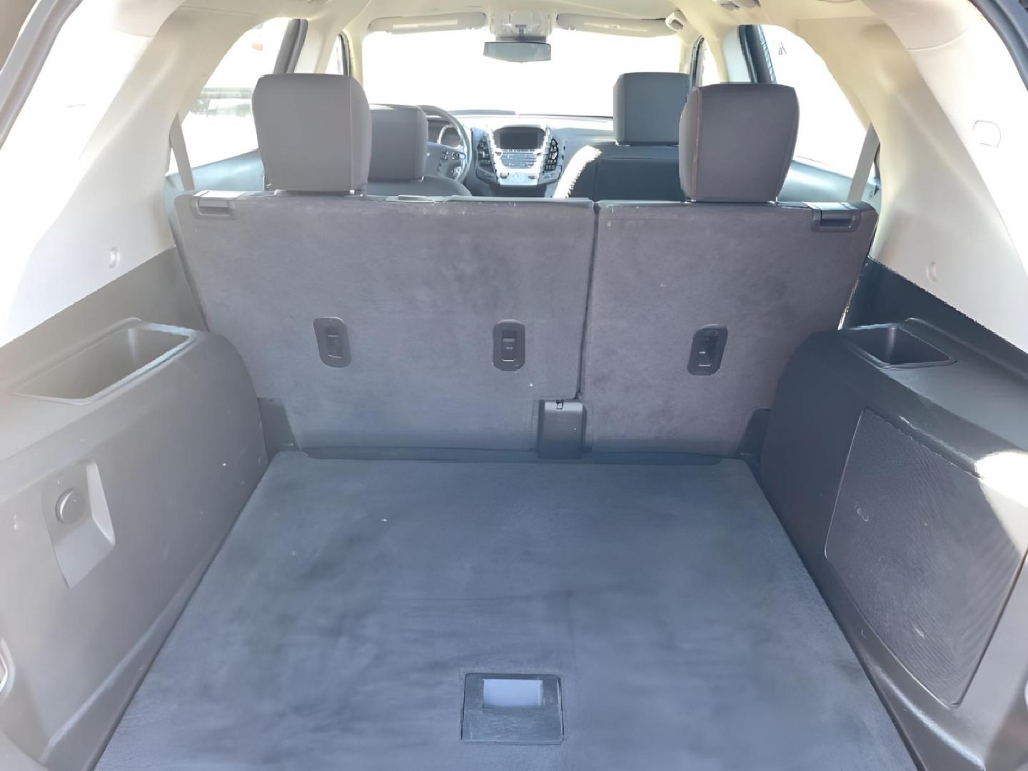 2017 Chevrolet Equinox LS 2WD (2GNALBEK7H1) with an 2.4L L4 DOHC 16V FFV engine, 6-Speed Automatic transmission, located at 1099 N County Rd 25A , Troy, OH, 45373, (937) 908-9800, 40.057041, -84.215462 - Photo#10