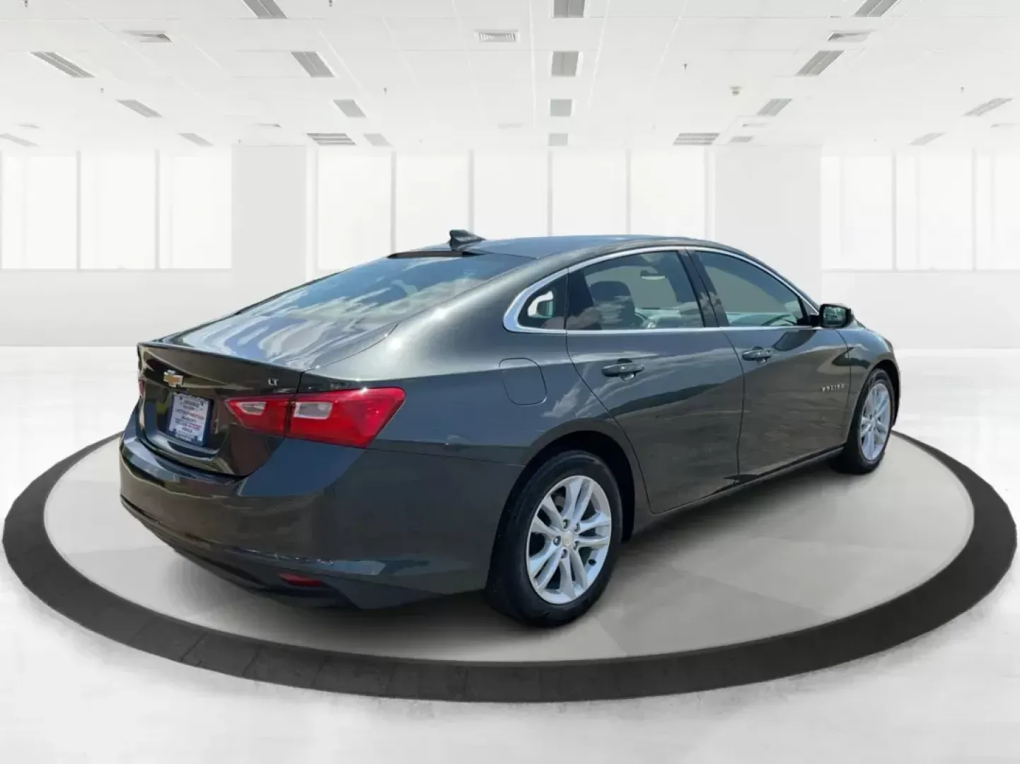 2017 Chevrolet Malibu 1LT (1G1ZE5ST3HF) with an 1.5L I-4 gasoline direct injection engine, located at 1230 East Main St, Xenia, OH, 45385, (937) 908-9800, 39.688042, -83.910538 - Photo#2