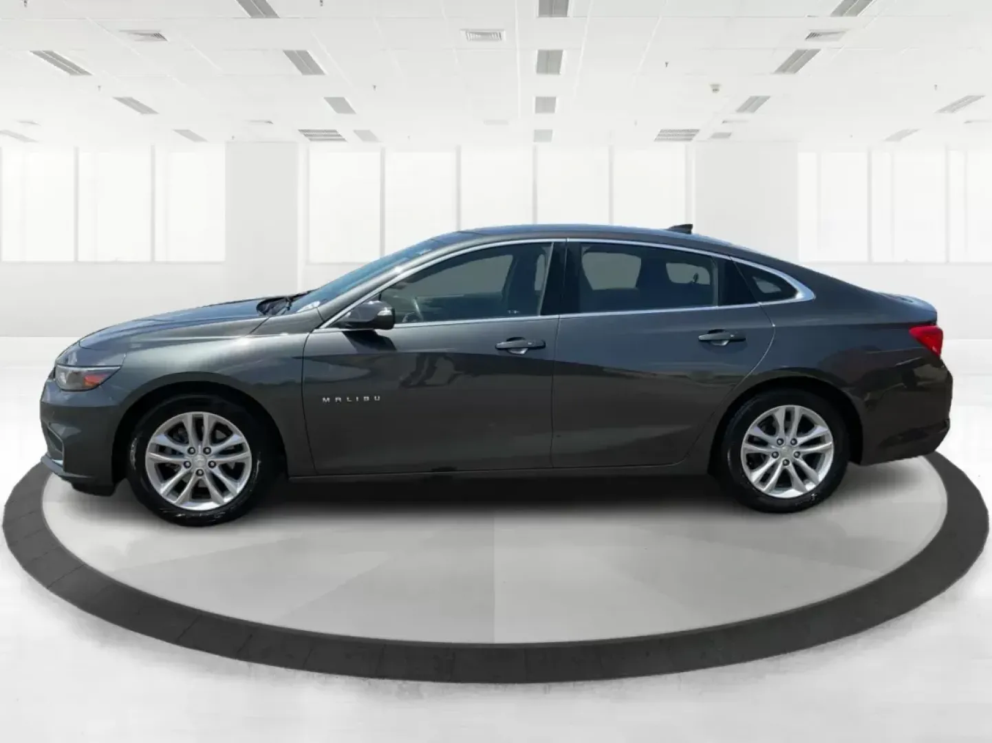 2017 Chevrolet Malibu 1LT (1G1ZE5ST3HF) with an 1.5L I-4 gasoline direct injection engine, located at 1230 East Main St, Xenia, OH, 45385, (937) 908-9800, 39.688042, -83.910538 - Photo#5