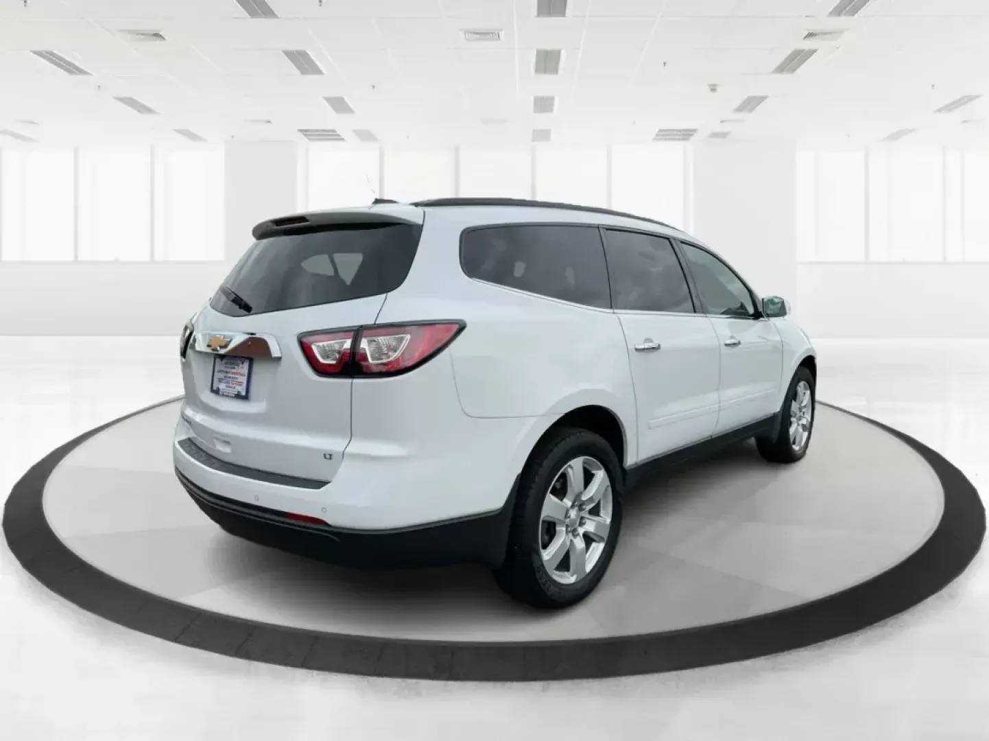 2017 Chevrolet Traverse 1LT (1GNKRGKD3HJ) with an 3.6L V-6 gasoline direct injection engine, located at 401 Woodman Dr, Riverside, OH, 45431, (937) 908-9800, 39.761024, -84.120956 - Photo#1