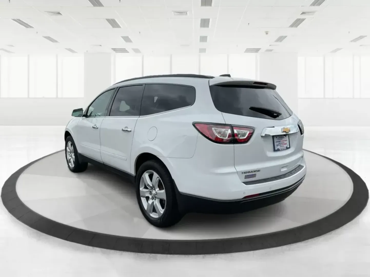 2017 Chevrolet Traverse 1LT (1GNKRGKD3HJ) with an 3.6L V-6 gasoline direct injection engine, located at 401 Woodman Dr, Riverside, OH, 45431, (937) 908-9800, 39.761024, -84.120956 - Photo#2