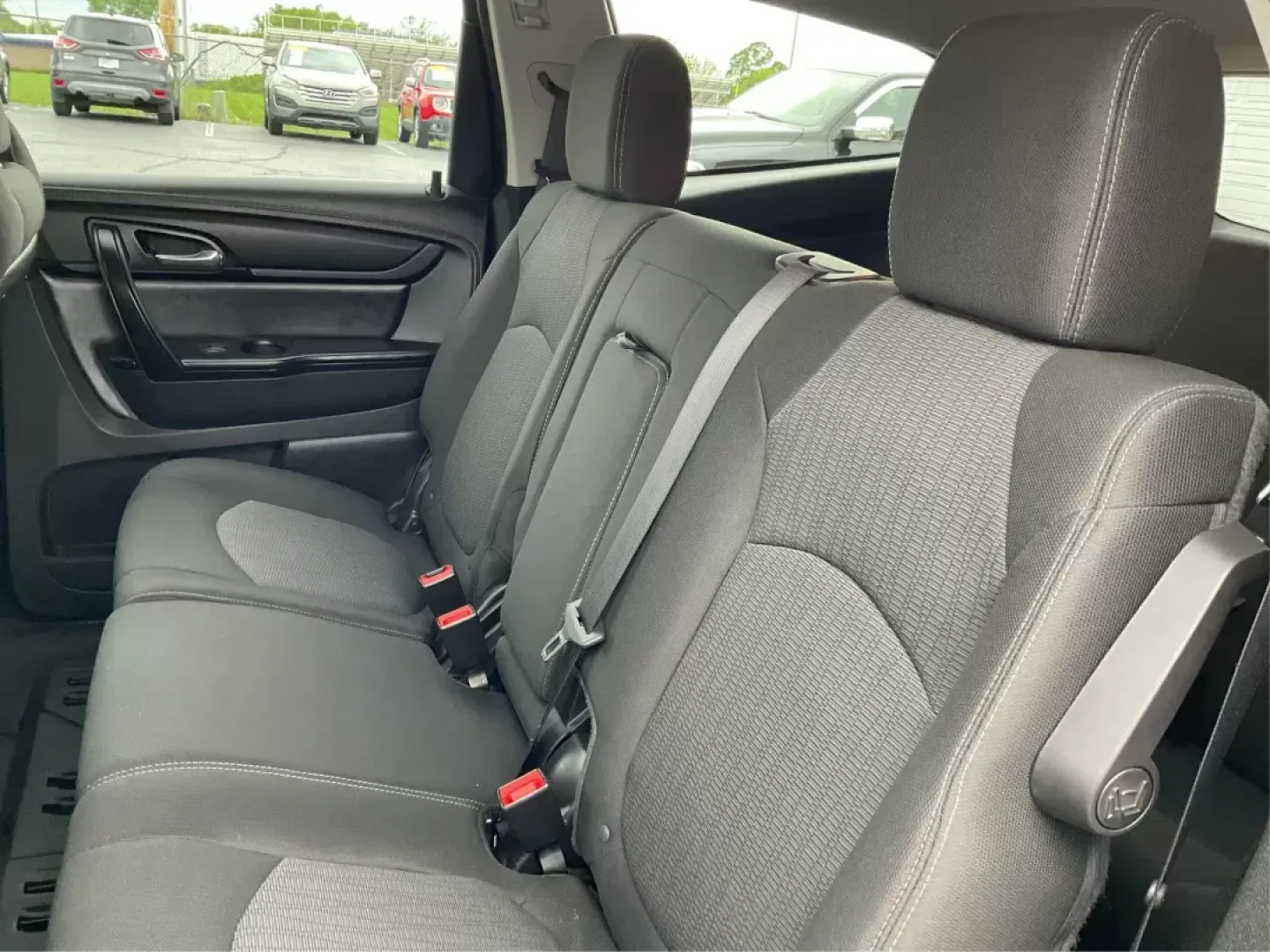 2017 Chevrolet Traverse 1LT (1GNKRGKD3HJ) with an 3.6L V-6 gasoline direct injection engine, located at 401 Woodman Dr, Riverside, OH, 45431, (937) 908-9800, 39.761024, -84.120956 - Photo#8