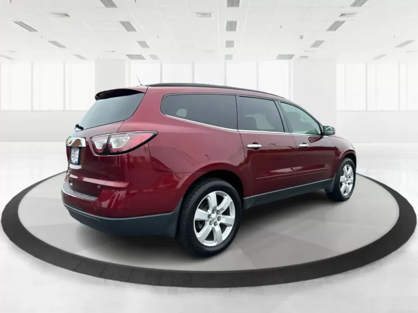 2017 Chevrolet Traverse 1LT (1GNKVGKD3HJ) with an 3.6L V-6 gasoline direct injection engine, located at 1099 N County Rd 25A , Troy, OH, 45373, (937) 908-9800, 40.057041, -84.215462 - Photo#2