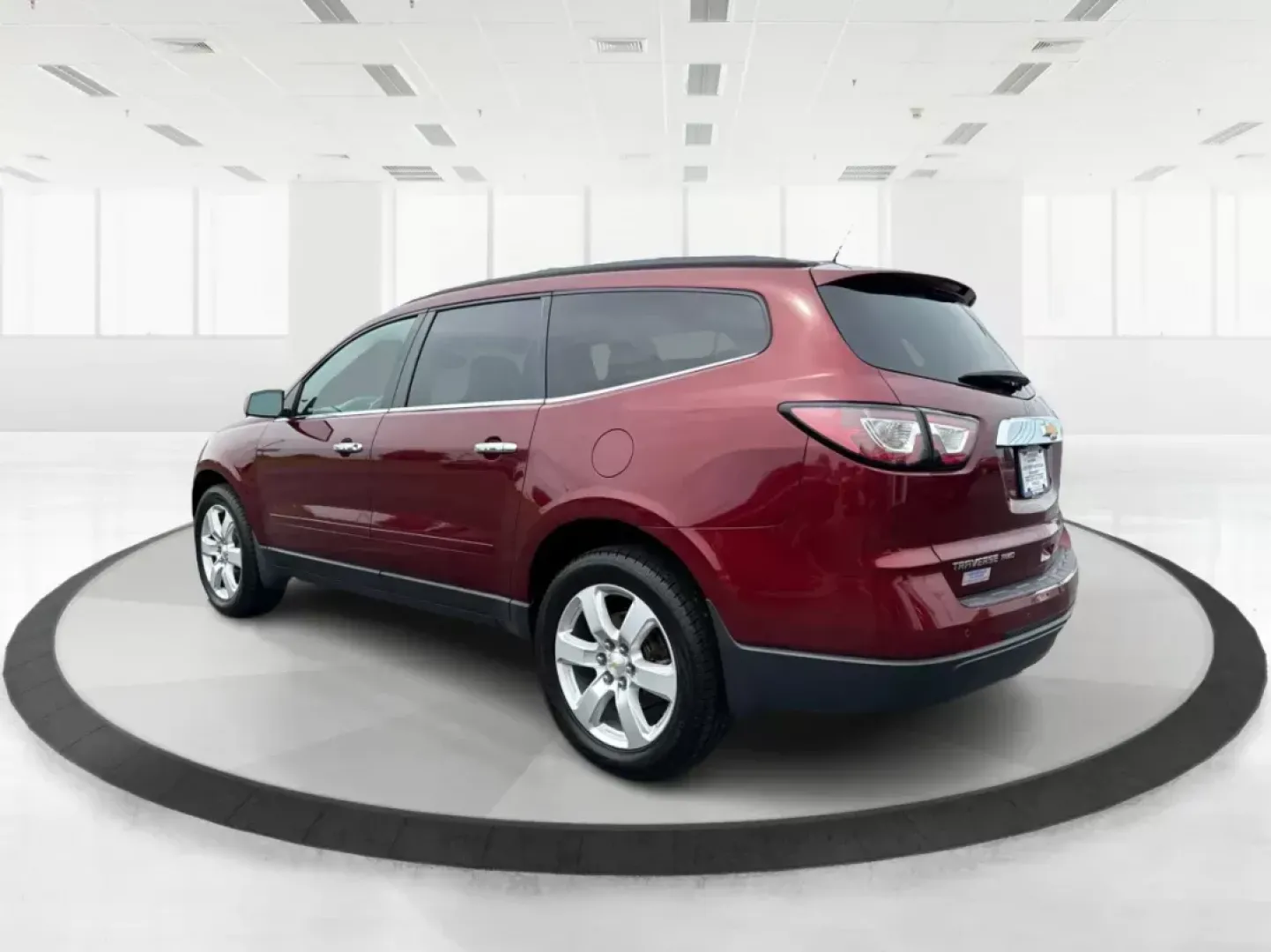 2017 Chevrolet Traverse 1LT (1GNKVGKD3HJ) with an 3.6L V-6 gasoline direct injection engine, located at 1099 N County Rd 25A , Troy, OH, 45373, (937) 908-9800, 40.057041, -84.215462 - Photo#4