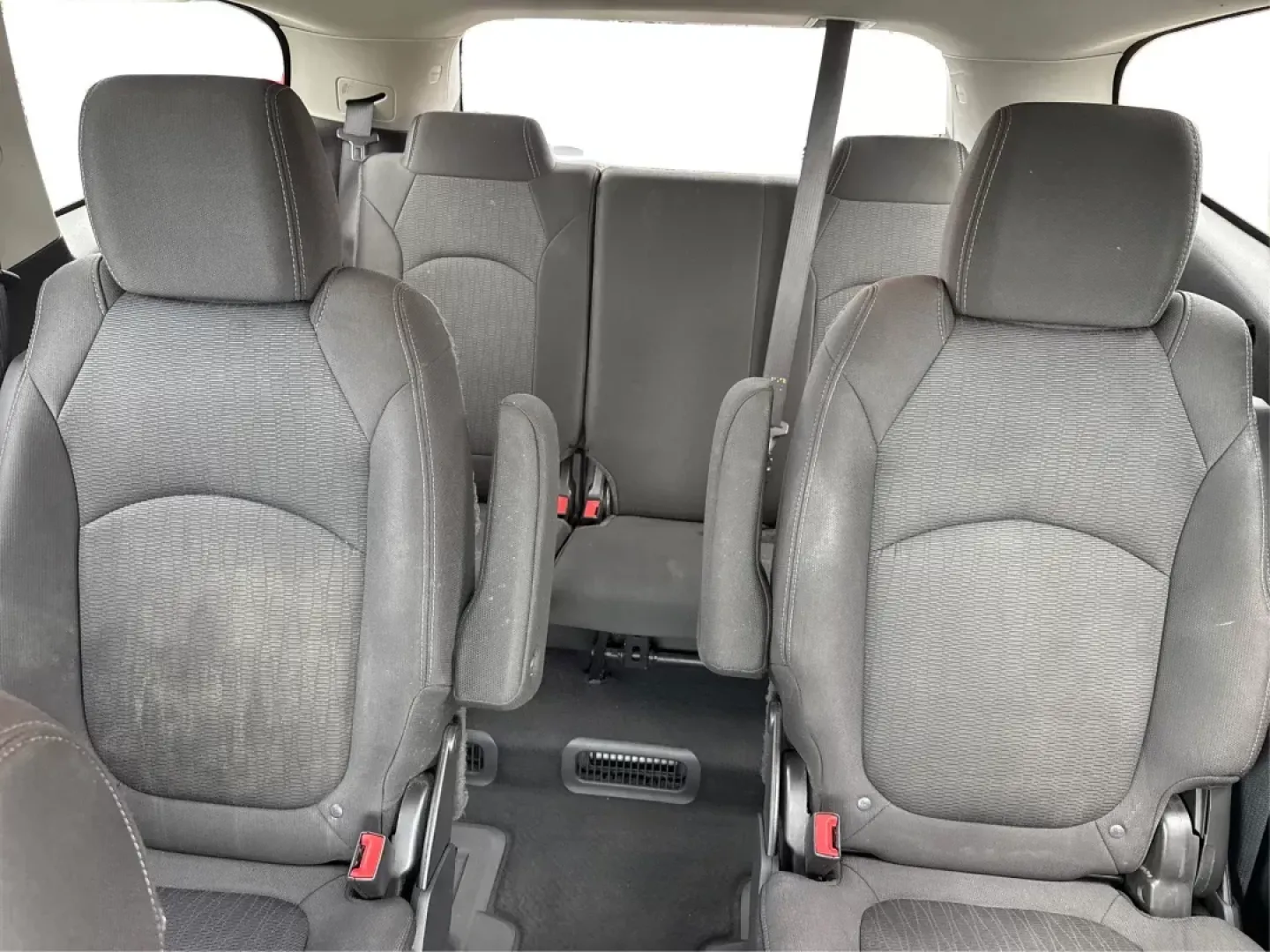 2017 Chevrolet Traverse 1LT (1GNKVGKD3HJ) with an 3.6L V-6 gasoline direct injection engine, located at 1099 N County Rd 25A , Troy, OH, 45373, (937) 908-9800, 40.057041, -84.215462 - Photo#13