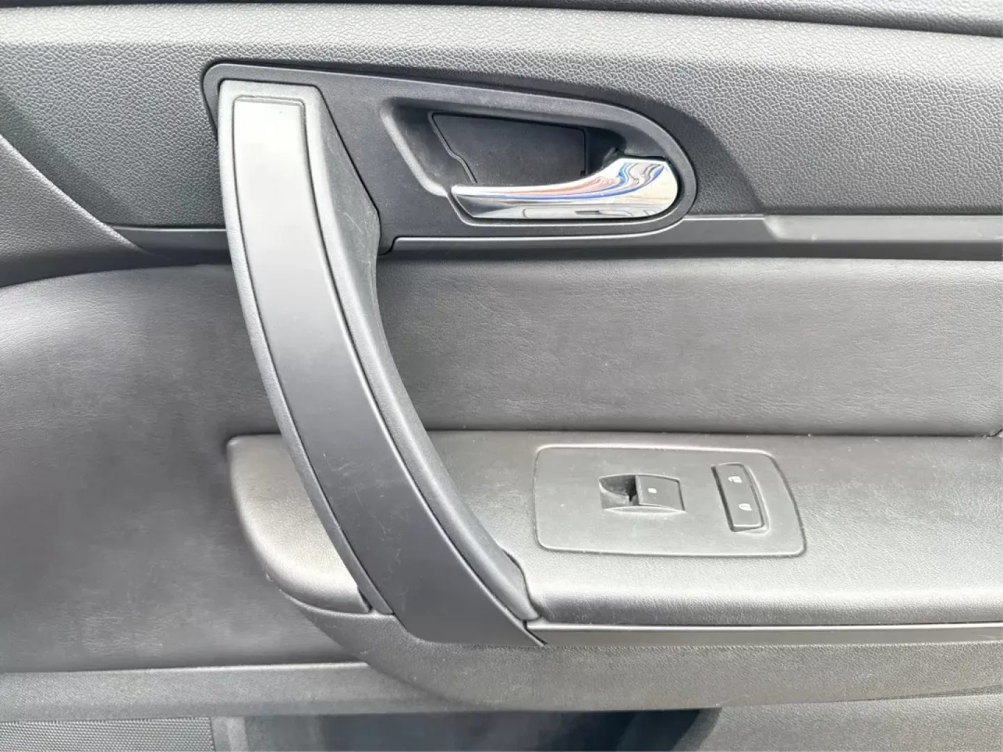 2017 Chevrolet Traverse 1LT (1GNKVGKD3HJ) with an 3.6L V-6 gasoline direct injection engine, located at 1099 N County Rd 25A , Troy, OH, 45373, (937) 908-9800, 40.057041, -84.215462 - Photo#19