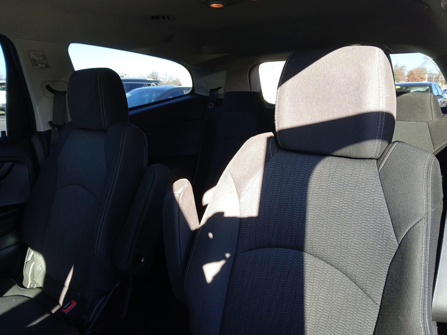 2017 Chevrolet Traverse 1LT AWD (1GNKVGKD7HJ) with an 3.6L V6 DOHC 24V engine, 6-Speed Automatic transmission, located at 1184 Kauffman Ave, Fairborn, OH, 45324, (937) 908-9800, 39.807072, -84.031563 - Photo#9