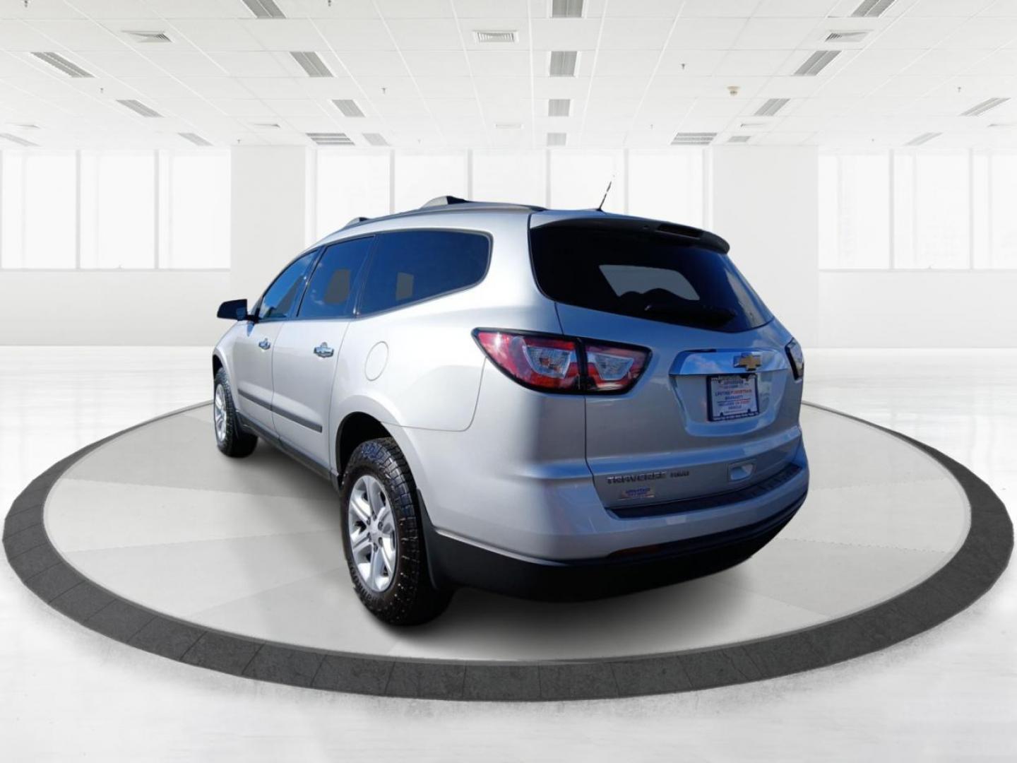 2017 Chevrolet Traverse LS AWD w/PDC (1GNKVFED0HJ) with an 3.6L V6 DOHC 24V engine, 6-Speed Automatic transmission, located at 880 E. National Road, OH, 45377, (937) 908-9800, 39.891918, -84.183975 - Photo#4