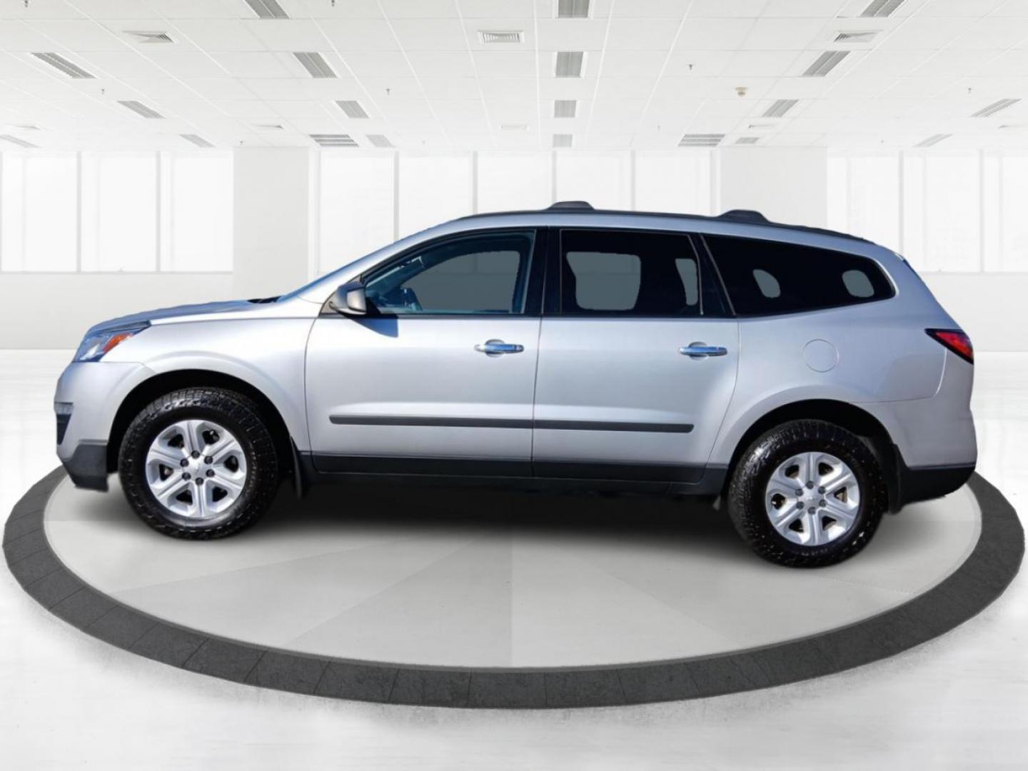 2017 Chevrolet Traverse LS AWD w/PDC (1GNKVFED0HJ) with an 3.6L V6 DOHC 24V engine, 6-Speed Automatic transmission, located at 880 E. National Road, OH, 45377, (937) 908-9800, 39.891918, -84.183975 - Photo#5