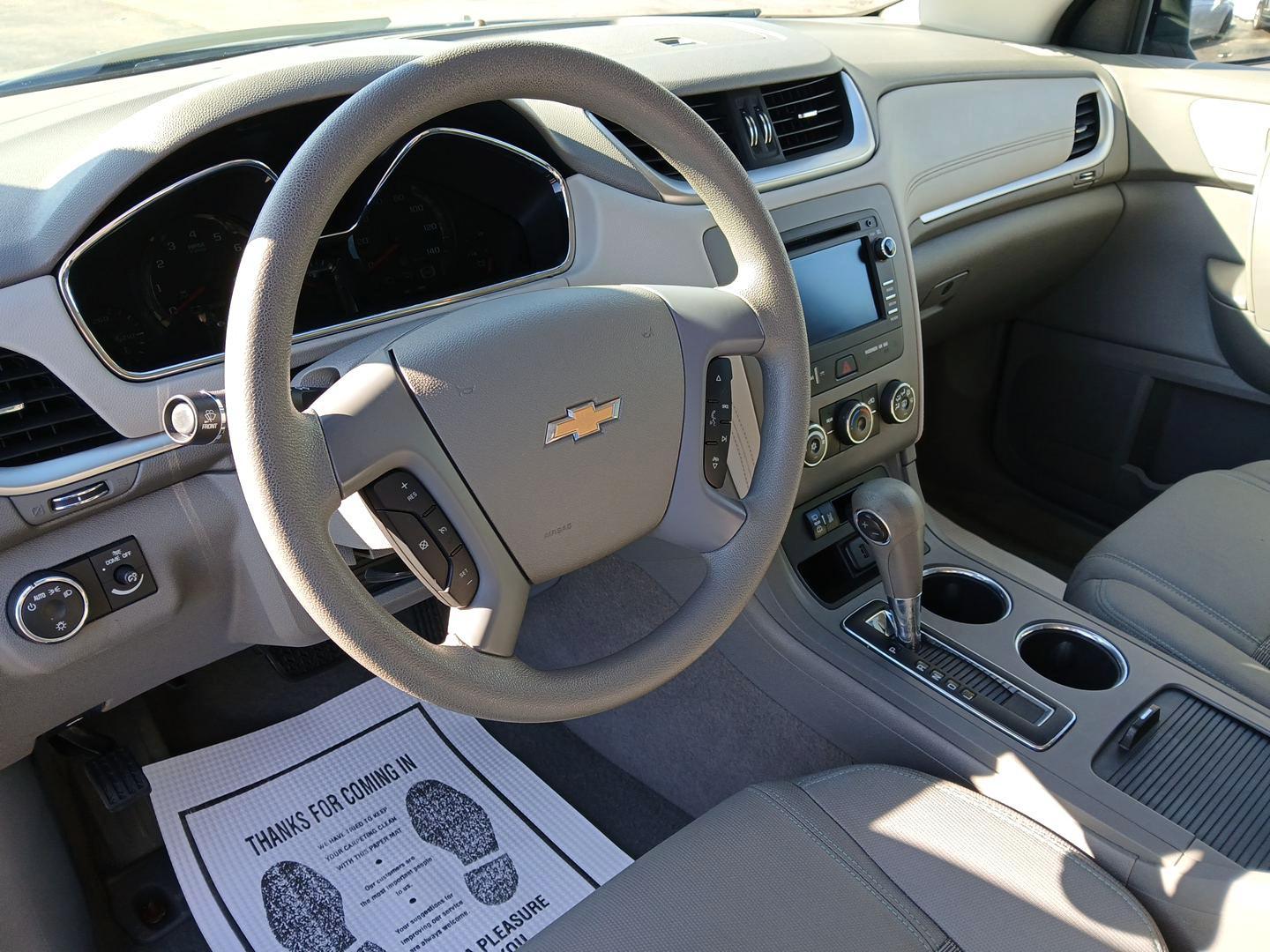 2017 Chevrolet Traverse LS AWD w/PDC (1GNKVFED0HJ) with an 3.6L V6 DOHC 24V engine, 6-Speed Automatic transmission, located at 880 E. National Road, OH, 45377, (937) 908-9800, 39.891918, -84.183975 - Photo#8