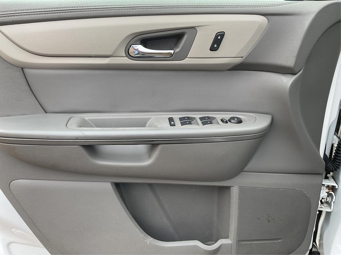 2017 Chevrolet Traverse LS (1GNKRFED9HJ) with an 3.6L V-6 gasoline direct injection engine, located at 880 E. National Road, OH, 45377, (937) 908-9800, 39.891918, -84.183975 - Photo#17