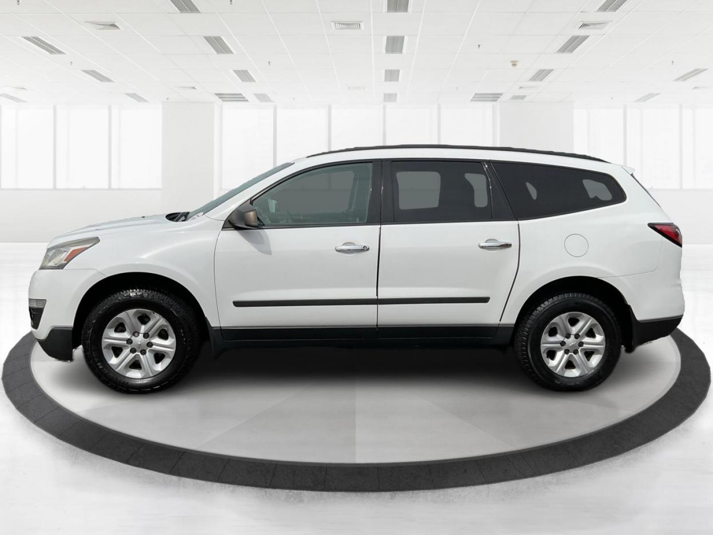 2017 Chevrolet Traverse LS (1GNKRFED9HJ) with an 3.6L V-6 gasoline direct injection engine, located at 880 E. National Road, OH, 45377, (937) 908-9800, 39.891918, -84.183975 - Photo#5