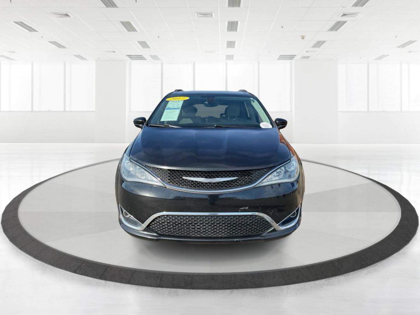 2017 Chrysler Pacifica Touring-L (2C4RC1BG7HR) with an 3.6L V-6 DOHC engine, located at 1951 S Dayton Lakeview Rd., New Carlisle, OH, 45344, (937) 908-9800, 39.890999, -84.050255 - Photo#6