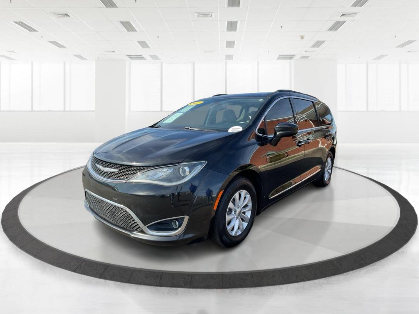 2017 Chrysler Pacifica Touring-L (2C4RC1BG7HR) with an 3.6L V-6 DOHC engine, located at 1951 S Dayton Lakeview Rd., New Carlisle, OH, 45344, (937) 908-9800, 39.890999, -84.050255 - Photo#7