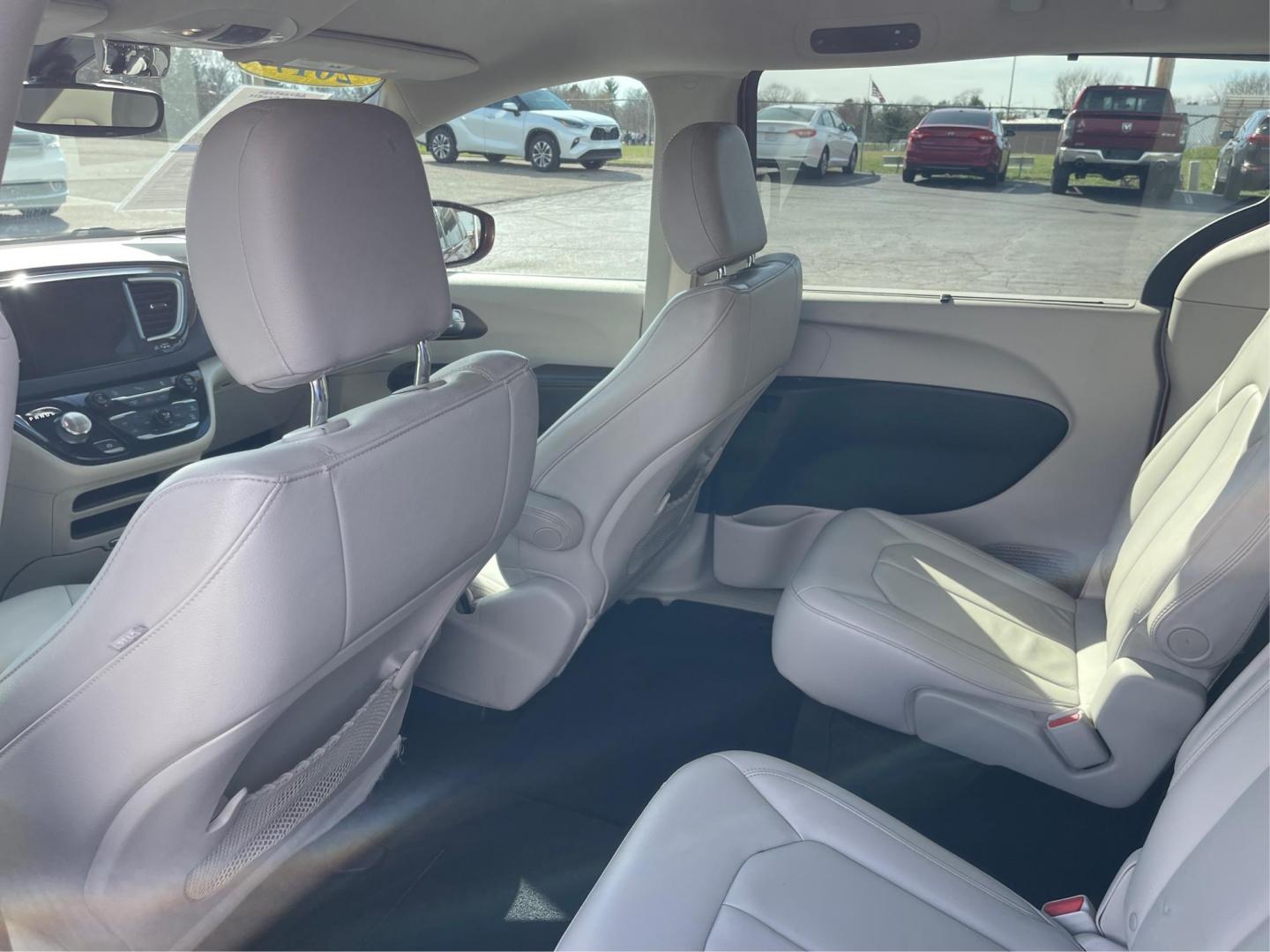 2017 Chrysler Pacifica Touring-L (2C4RC1BG2HR) with an 3.6L V-6 DOHC engine, located at 880 E. National Road, OH, 45377, (937) 908-9800, 39.891918, -84.183975 - Photo#9
