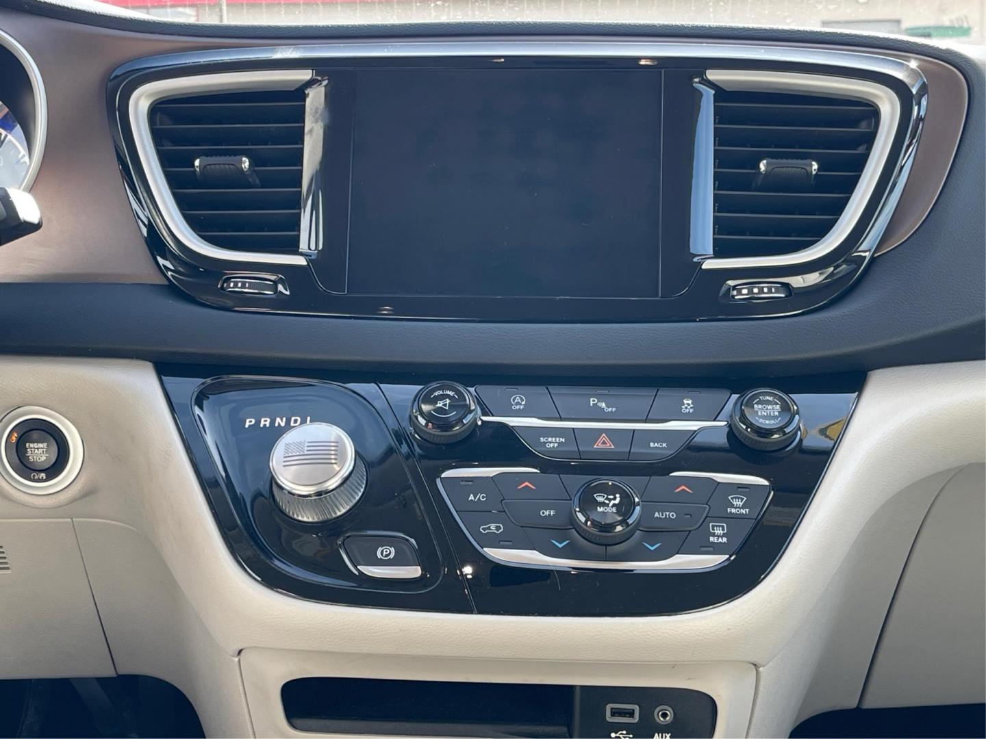 2017 Chrysler Pacifica Touring-L (2C4RC1BG2HR) with an 3.6L V-6 DOHC engine, located at 880 E. National Road, OH, 45377, (937) 908-9800, 39.891918, -84.183975 - Photo#12