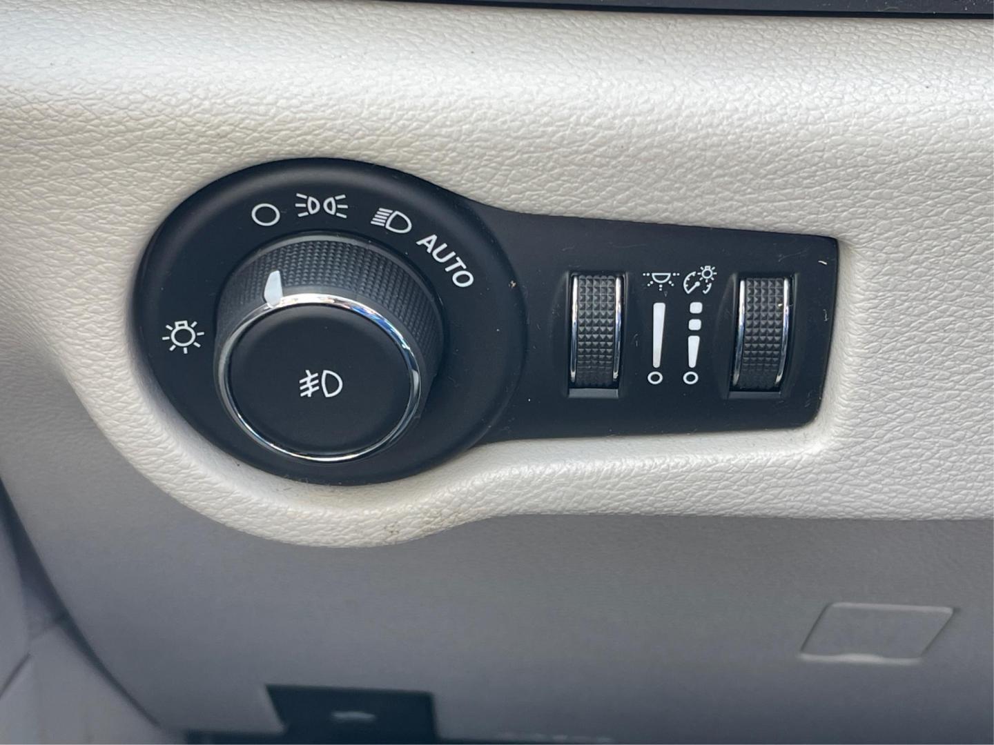 2017 Chrysler Pacifica Touring-L (2C4RC1BG2HR) with an 3.6L V-6 DOHC engine, located at 880 E. National Road, OH, 45377, (937) 908-9800, 39.891918, -84.183975 - Photo#16