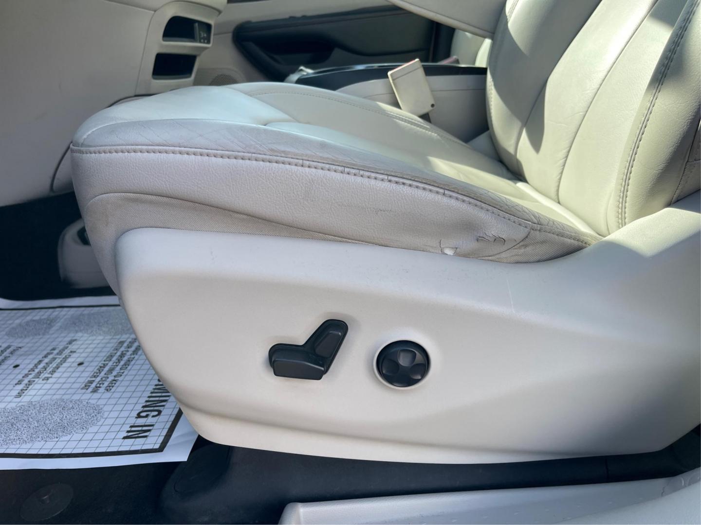 2017 Chrysler Pacifica Touring-L (2C4RC1BG2HR) with an 3.6L V-6 DOHC engine, located at 880 E. National Road, OH, 45377, (937) 908-9800, 39.891918, -84.183975 - Photo#17