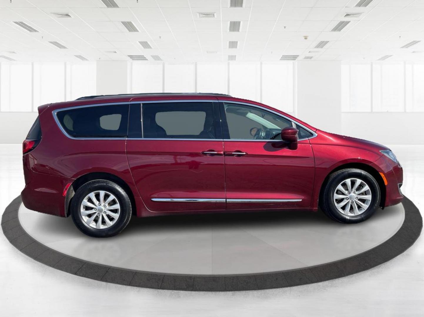 2017 Chrysler Pacifica Touring-L (2C4RC1BG2HR) with an 3.6L V-6 DOHC engine, located at 880 E. National Road, OH, 45377, (937) 908-9800, 39.891918, -84.183975 - Photo#1