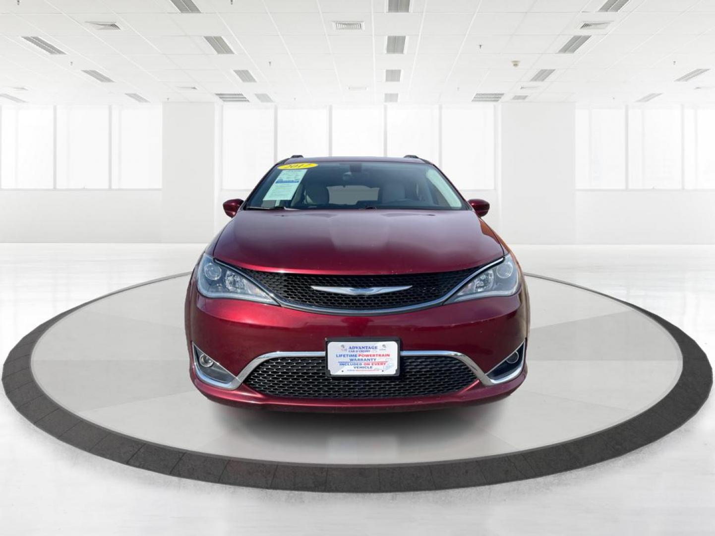 2017 Chrysler Pacifica Touring-L (2C4RC1BG2HR) with an 3.6L V-6 DOHC engine, located at 880 E. National Road, OH, 45377, (937) 908-9800, 39.891918, -84.183975 - Photo#6