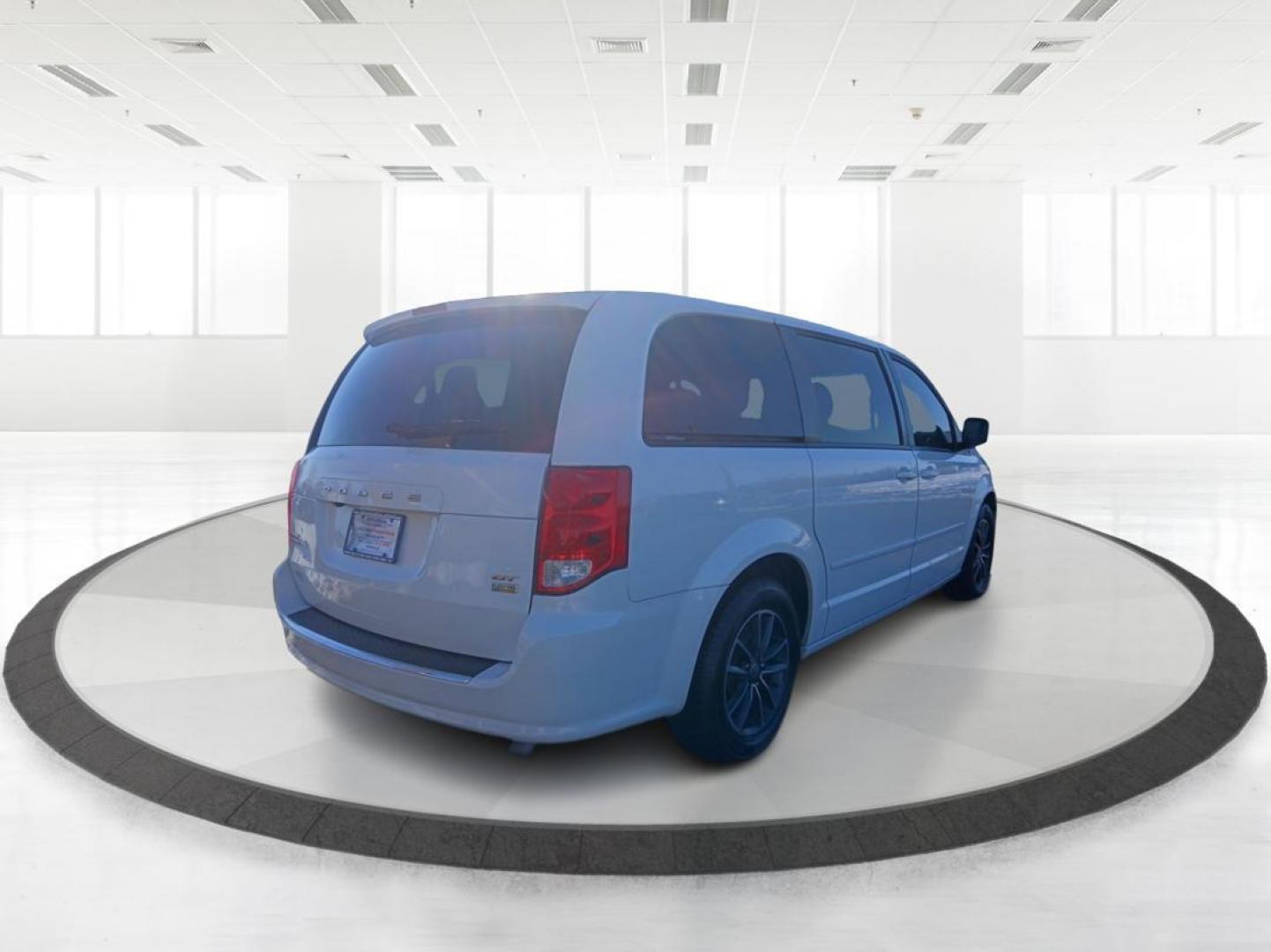 2017 Dodge Grand Caravan GT (2C4RDGEG2HR) with an 3.6L V6 DOHC 24V engine, 6-Speed Automatic transmission, located at 1184 Kauffman Ave, Fairborn, OH, 45324, (937) 908-9800, 39.807072, -84.031563 - Photo#2