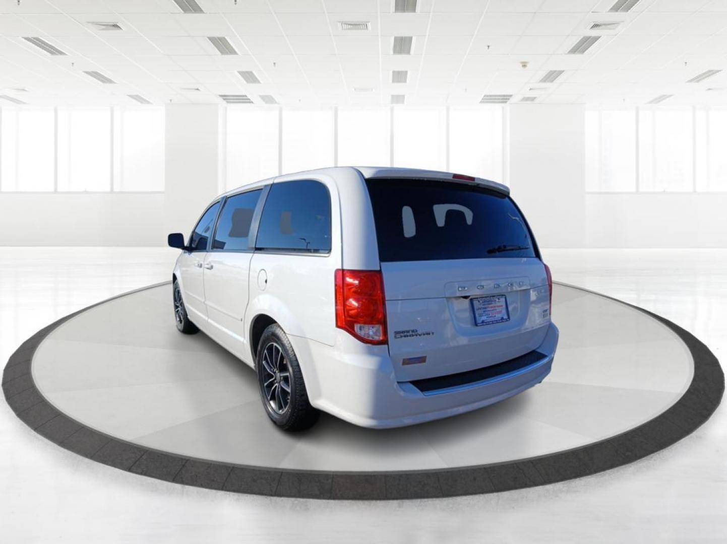2017 Dodge Grand Caravan GT (2C4RDGEG2HR) with an 3.6L V6 DOHC 24V engine, 6-Speed Automatic transmission, located at 1184 Kauffman Ave, Fairborn, OH, 45324, (937) 908-9800, 39.807072, -84.031563 - Photo#4
