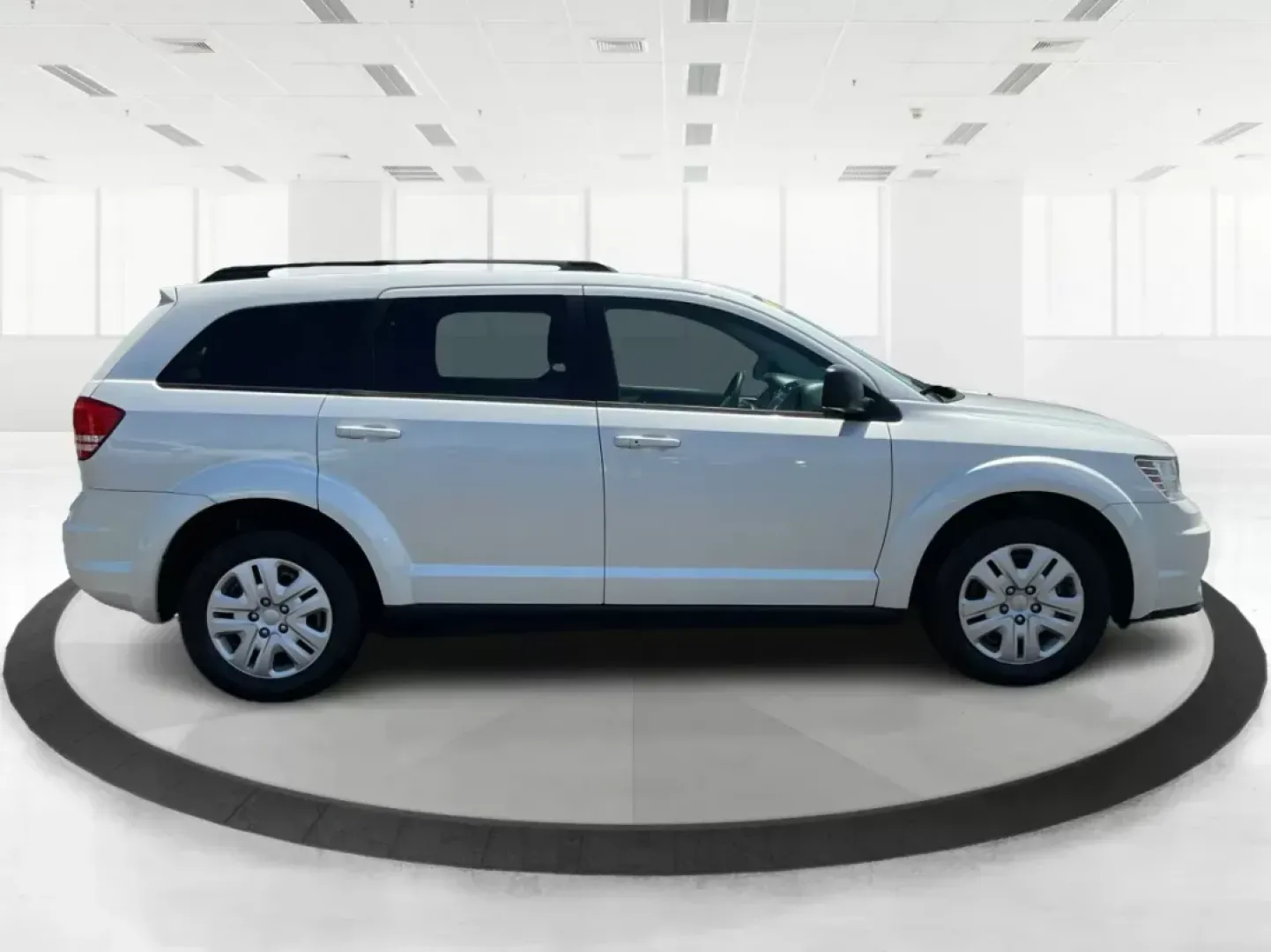 2017 Dodge Journey SE (3C4PDCAB2HT) with an 2.4L L4 DOHC 16V engine, 4-Speed Automatic transmission, located at 1230 East Main St, Xenia, OH, 45385, (937) 908-9800, 39.688042, -83.910538 - Photo#1