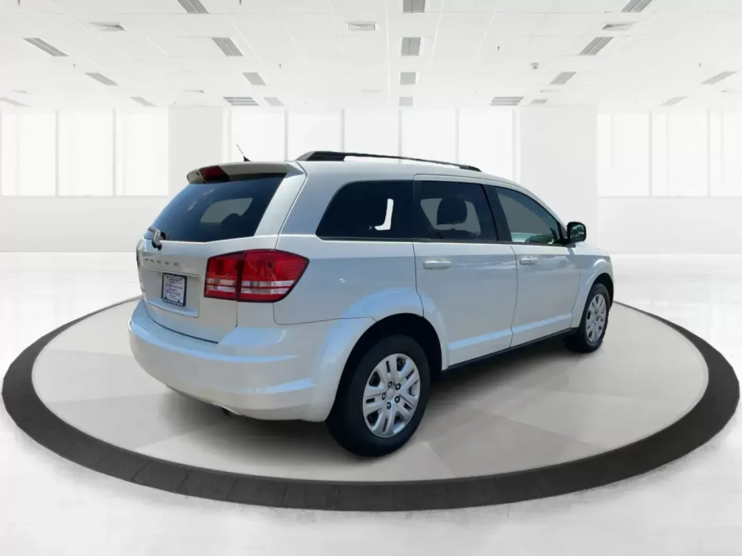 2017 Dodge Journey SE (3C4PDCAB2HT) with an 2.4L L4 DOHC 16V engine, 4-Speed Automatic transmission, located at 1230 East Main St, Xenia, OH, 45385, (937) 908-9800, 39.688042, -83.910538 - Photo#2