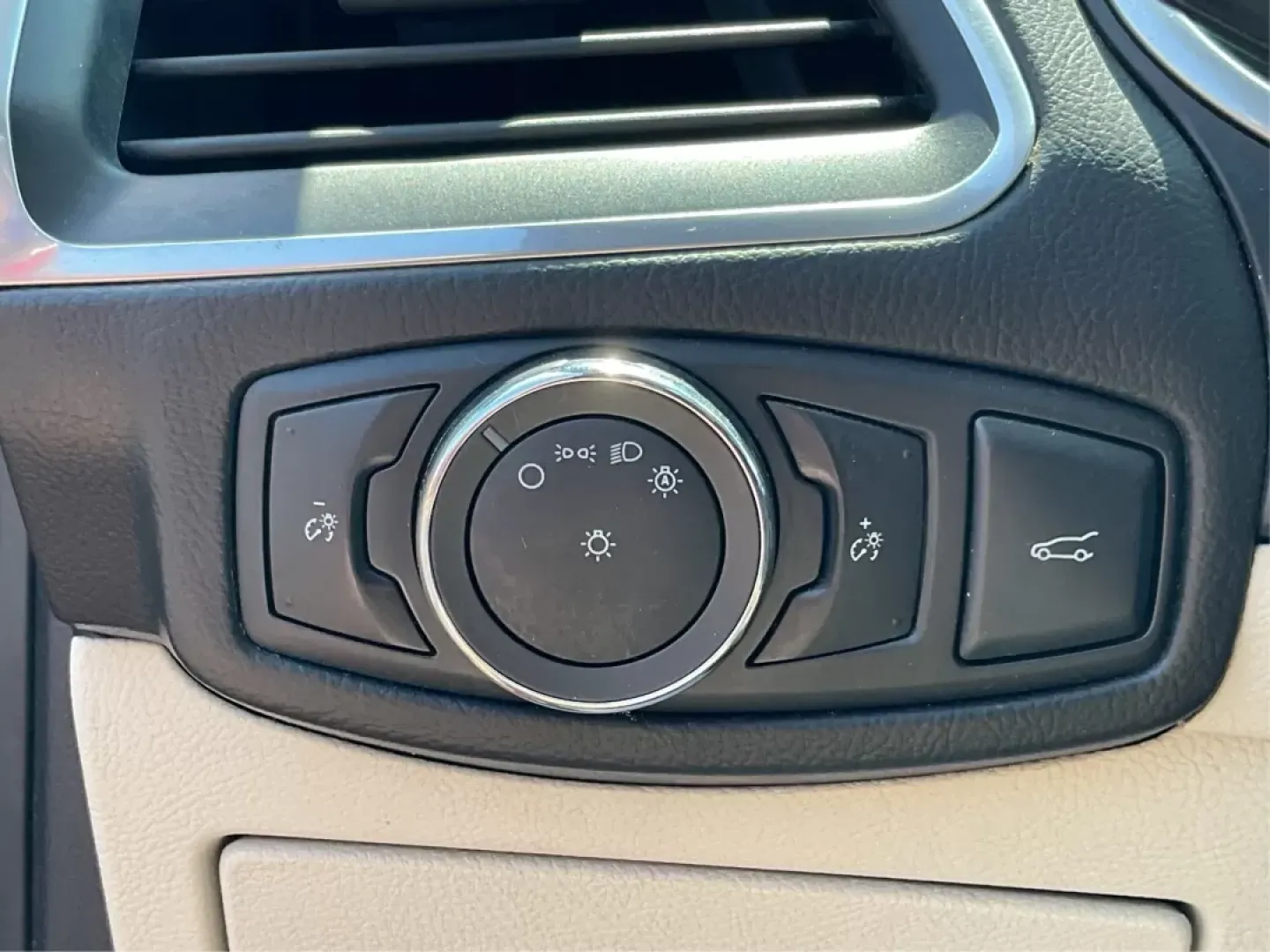 2017 Ford Edge Titanium (2FMPK4K95HB) with an Other engine, located at 1230 East Main St, Xenia, OH, 45385, (937) 908-9800, 39.688042, -83.910538 - **Discover Your Next Adventure with the 2017 Ford Edge Titanium at Advantage Car and Credit in New Carlisle, OH!**<br /> <br /> Are you ready to elevate your driving experience? The 2017 Ford Edge Titanium is the perfect companion for those weekend getaways, daily commutes, or family outings. This s - Photo#17