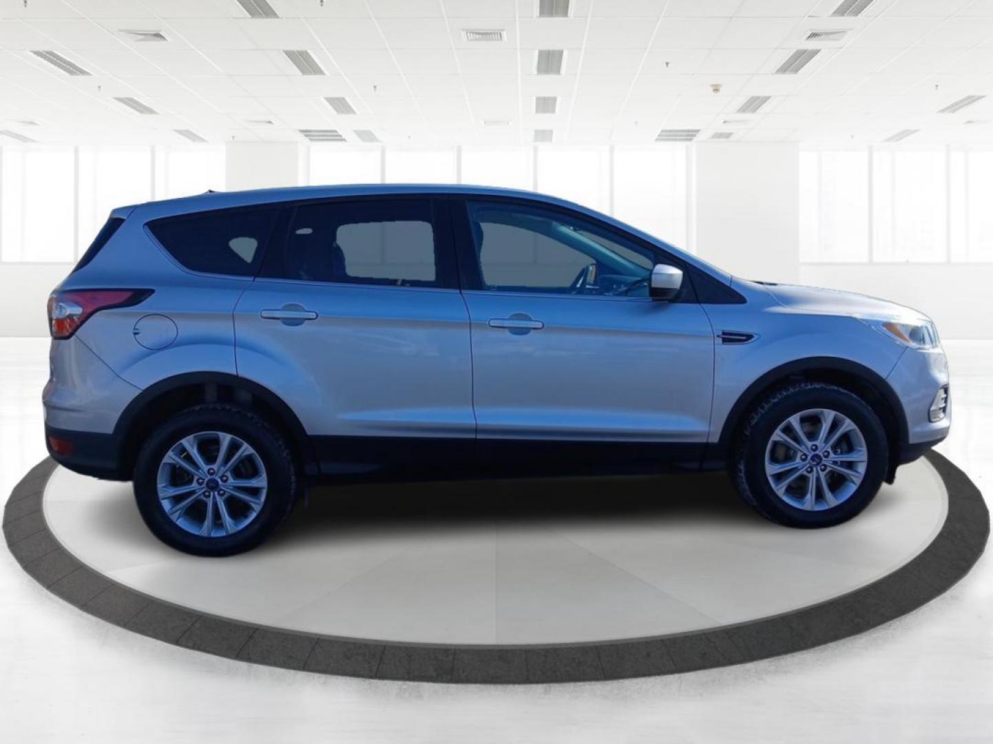 2017 Ford Escape SE 4WD (1FMCU9G92HU) with an 2.0L L4 DOHC 16V engine, 6-Speed Automatic transmission, located at 1184 Kauffman Ave, Fairborn, OH, 45324, (937) 908-9800, 39.807072, -84.031563 - Photo#1
